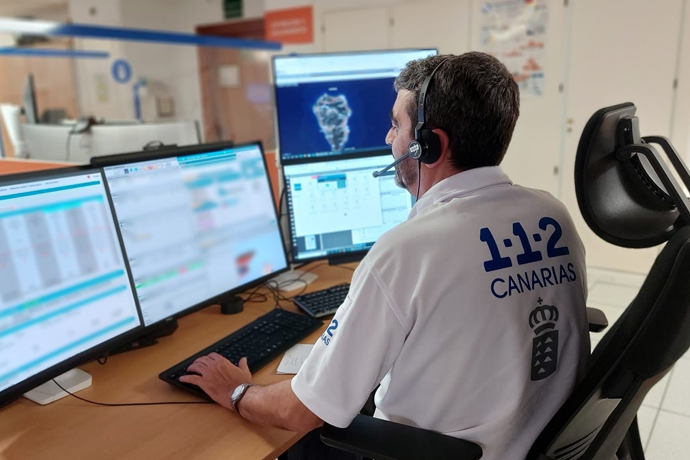 Uno de los trabajadores del 112 en Canarias