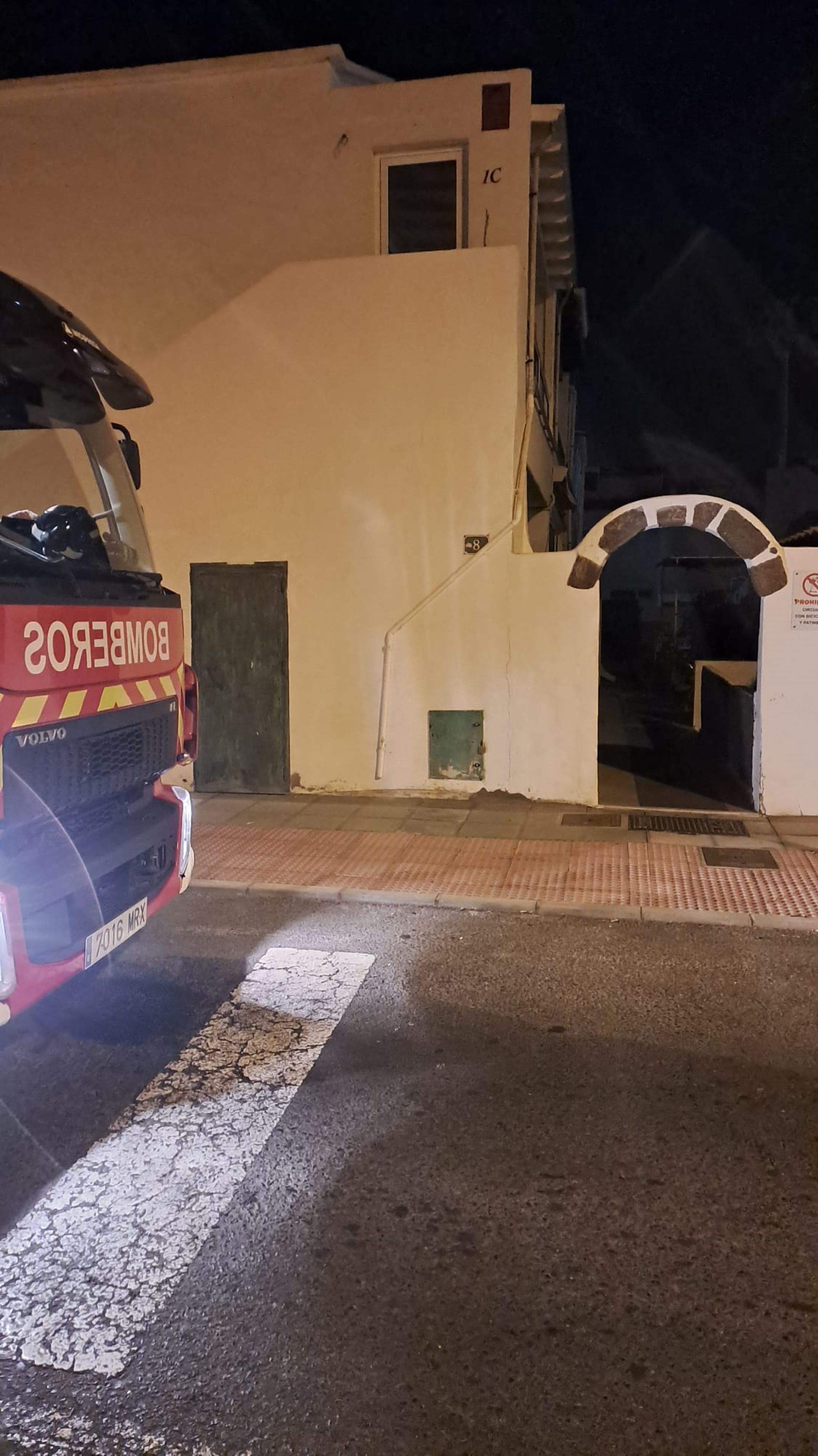 Incendio de madrugada en una vivienda de Puerto del Carmen