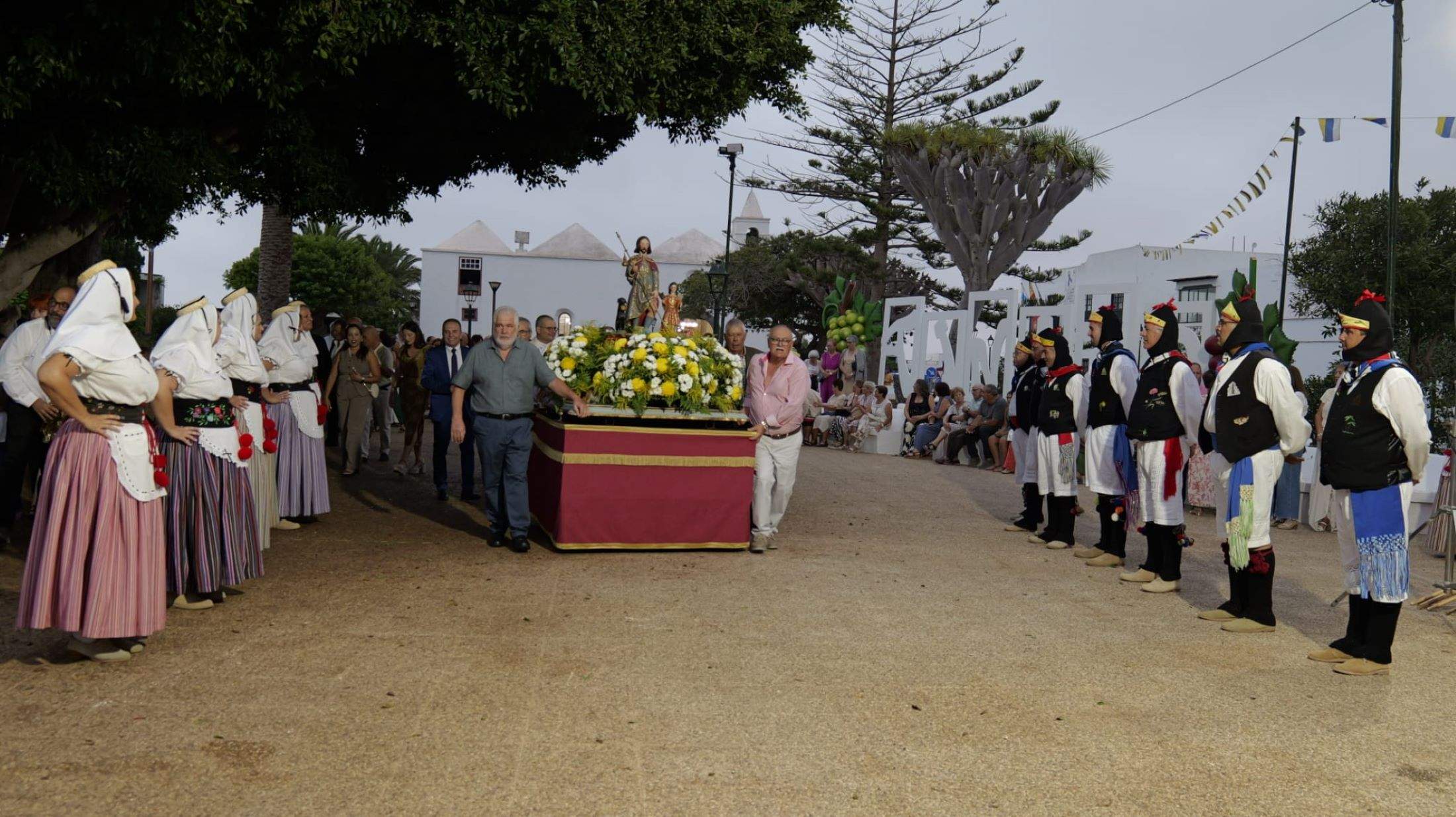 Misa y procesión por San Roque en Tinajo