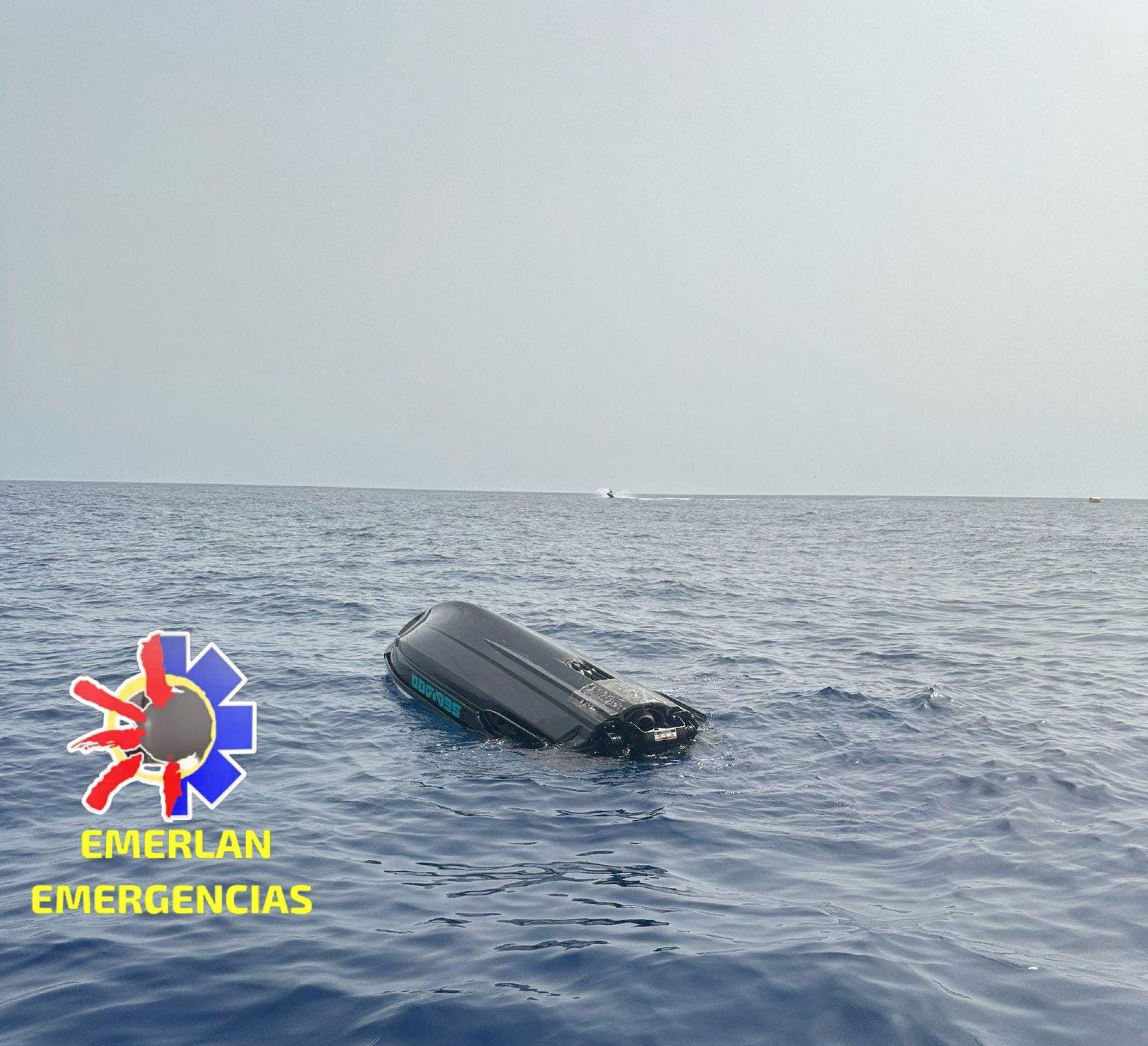 Moto acuática volcada en Puerto del Carmen