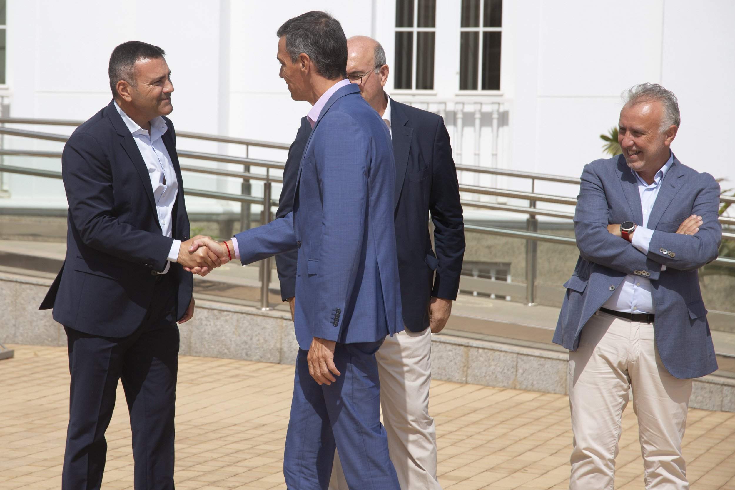 Pedro Sánchez y Fernando Clavijo se reúnen en Lanzarote. Foto: Juan Mateos.