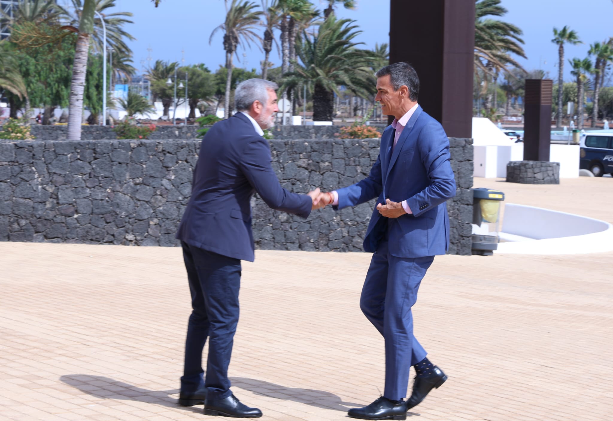 Pedro Sánchez y Fernando Clavijo se reúnen en Lanzarote. Fotos: Juan Mateos y La Voz. Pedro Sánchez y Fernando Clavijo se reúnen en Lanzarote. Fotos: Juan Mateos y La Voz.