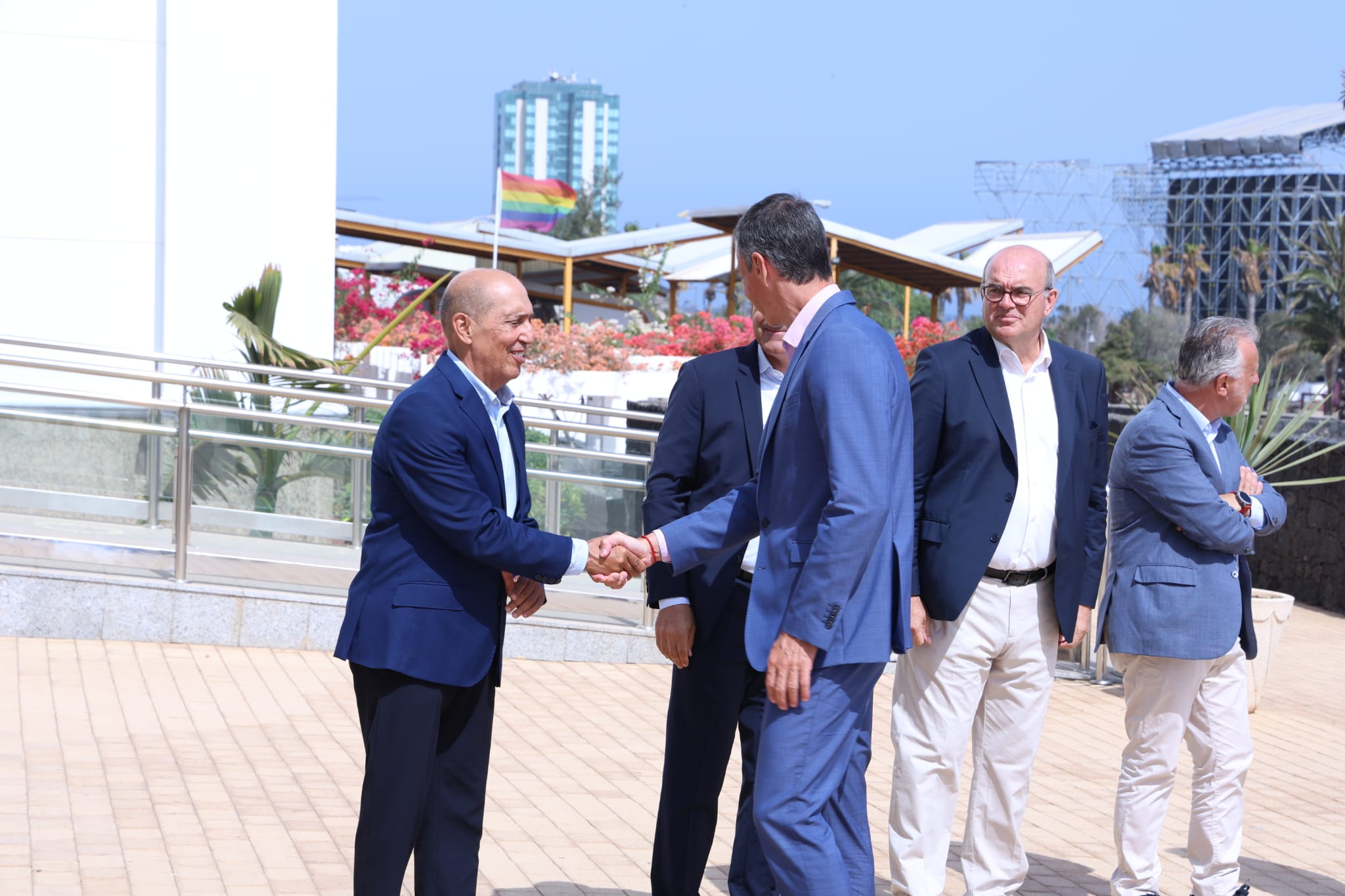 Pedro Sánchez y Fernando Clavijo se reúnen en Lanzarote. Fotos: Juan Mateos y La Voz. Pedro Sánchez y Fernando Clavijo se reúnen en Lanzarote. Fotos: Juan Mateos y La Voz.