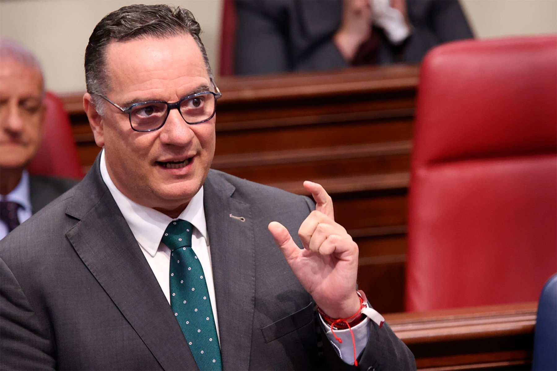 Poli Suárez en el Parlamento de Canarias