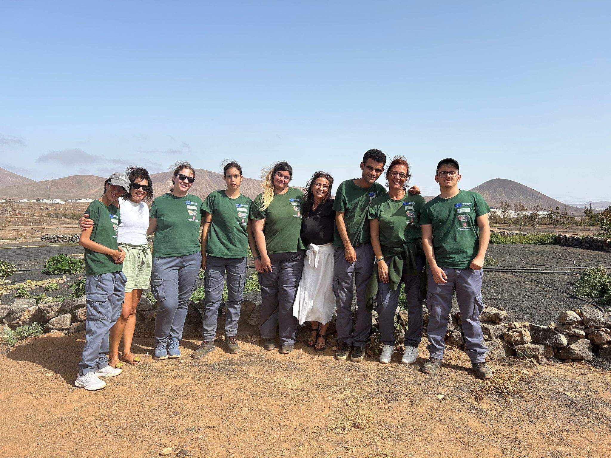 La consejera de Empleo Ascensión Toledo con los participantes del programa Juventud Activa