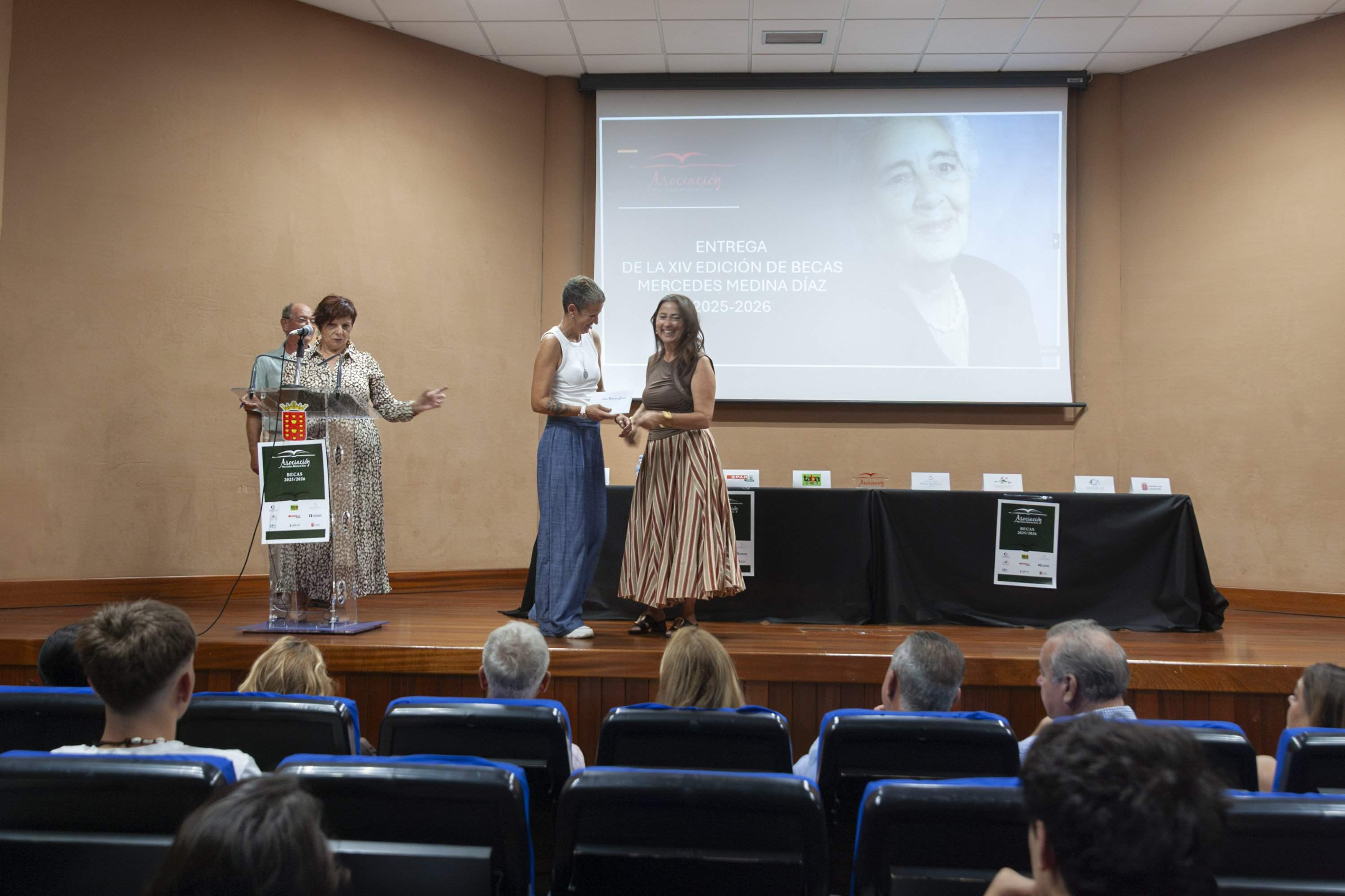 Becas Mercedes Medina Díaz 2025