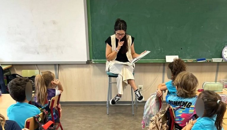 Lectura del libro '¿De qué barriga nací yo?' en un colegio de Lanzarote. Foto: @tengounaestrella