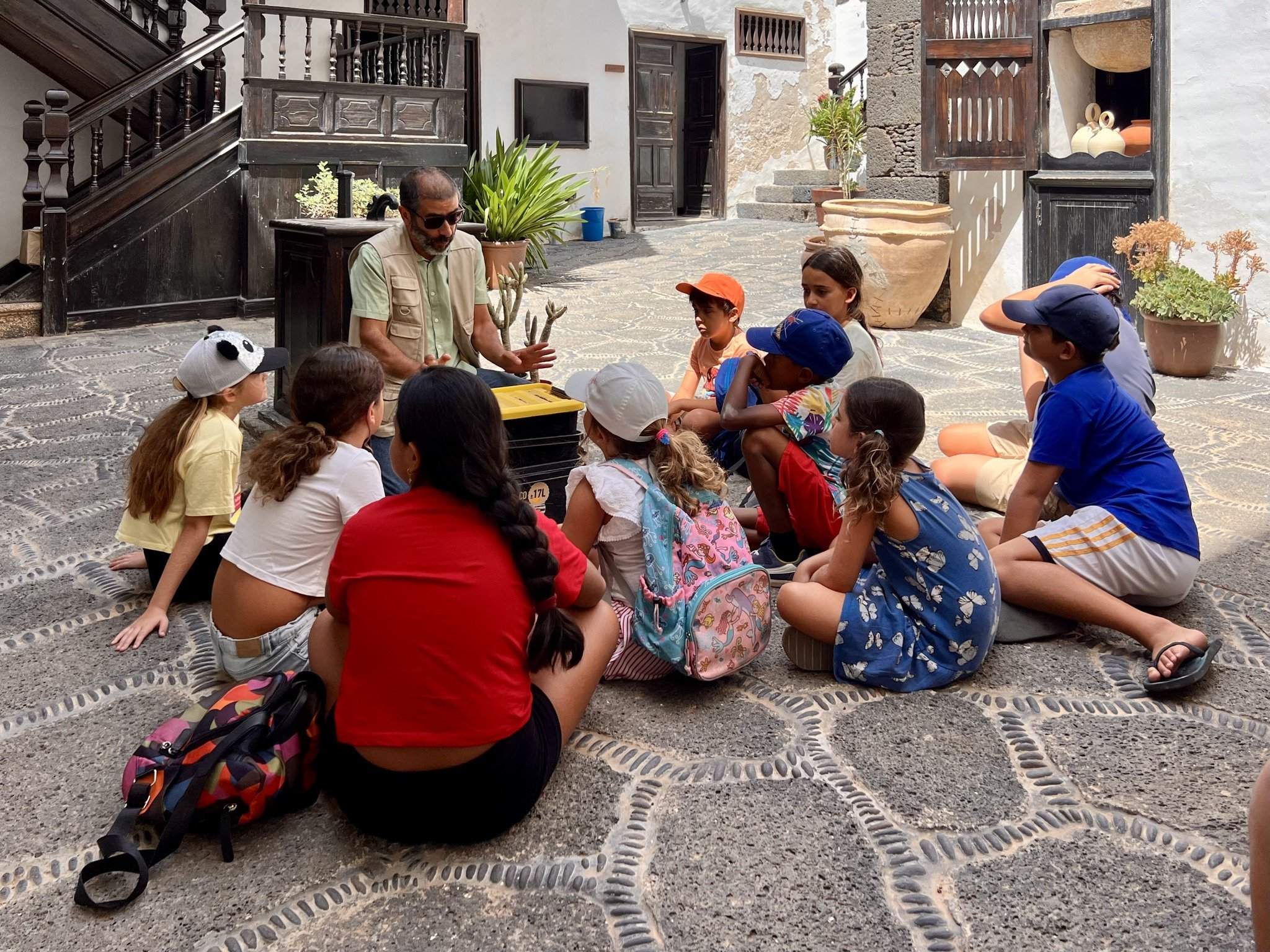 Universidad Creativa Chinija de Verano Universidad Creativa Chinija de Verano