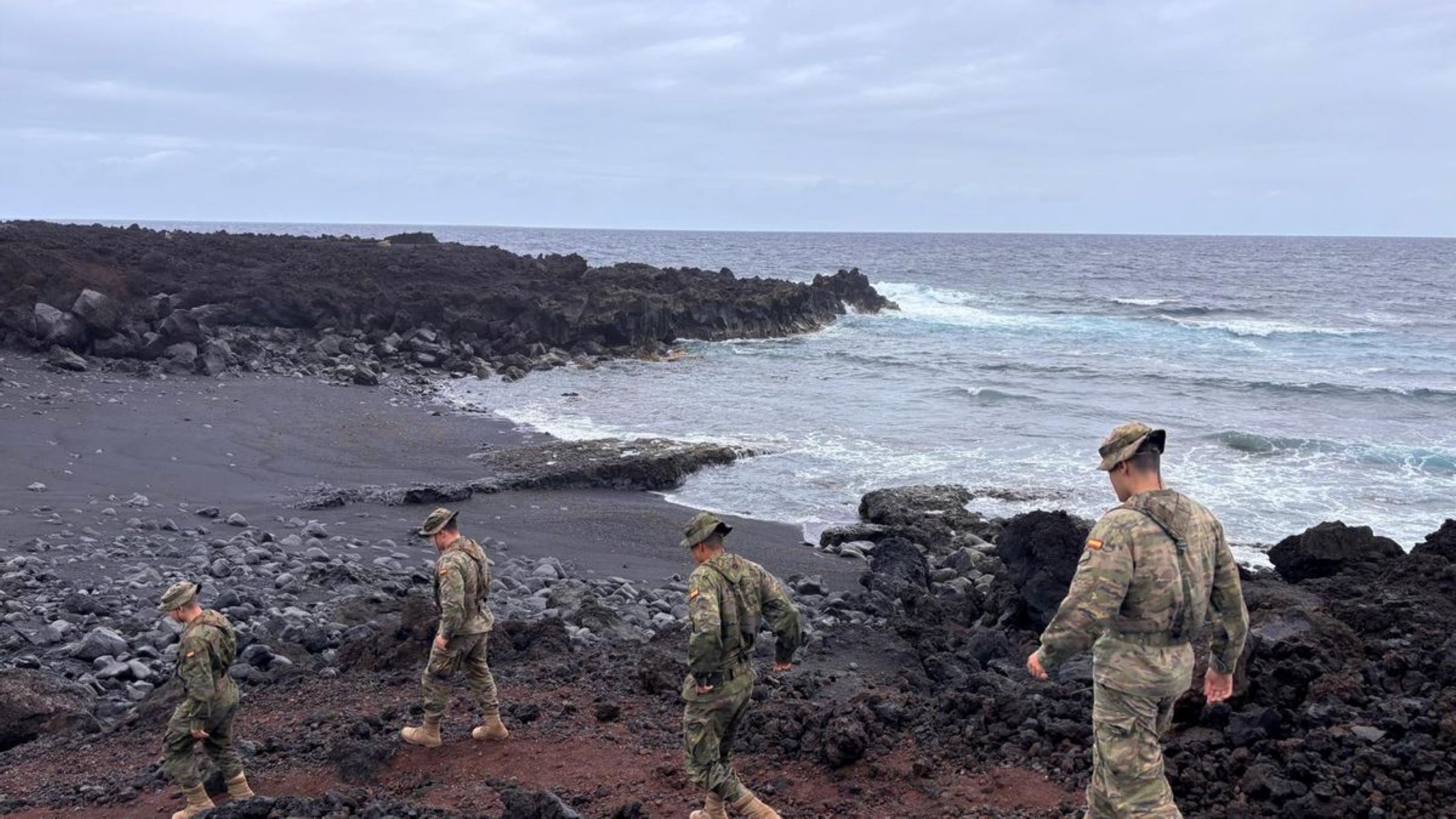Militares del Grupo Táctico 'Canarias', desplegados en la costa oeste de Lanzarote, el pasado mes de agosto. / La Provincia