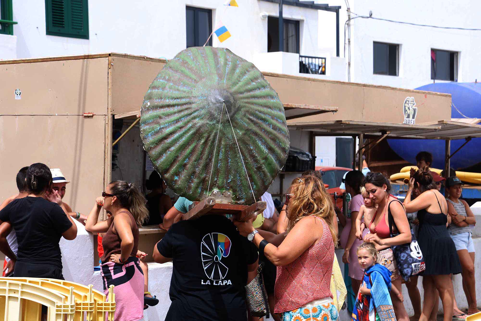 Procesión marítima y fiesta de espuma en La Lapa 2025.