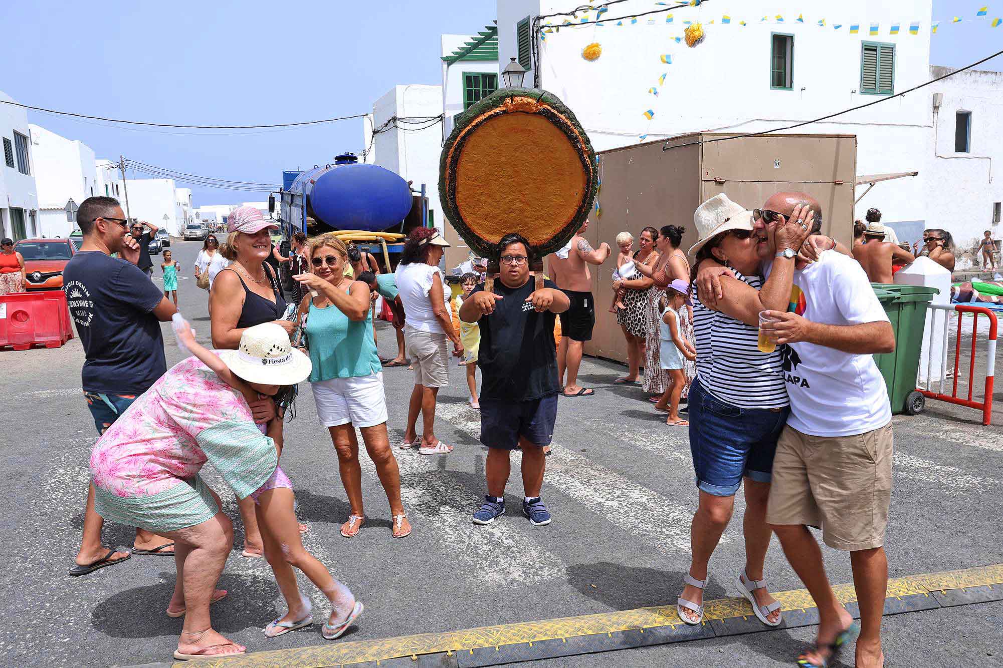 Procesión marítima y fiesta de espuma en La Lapa 2025.