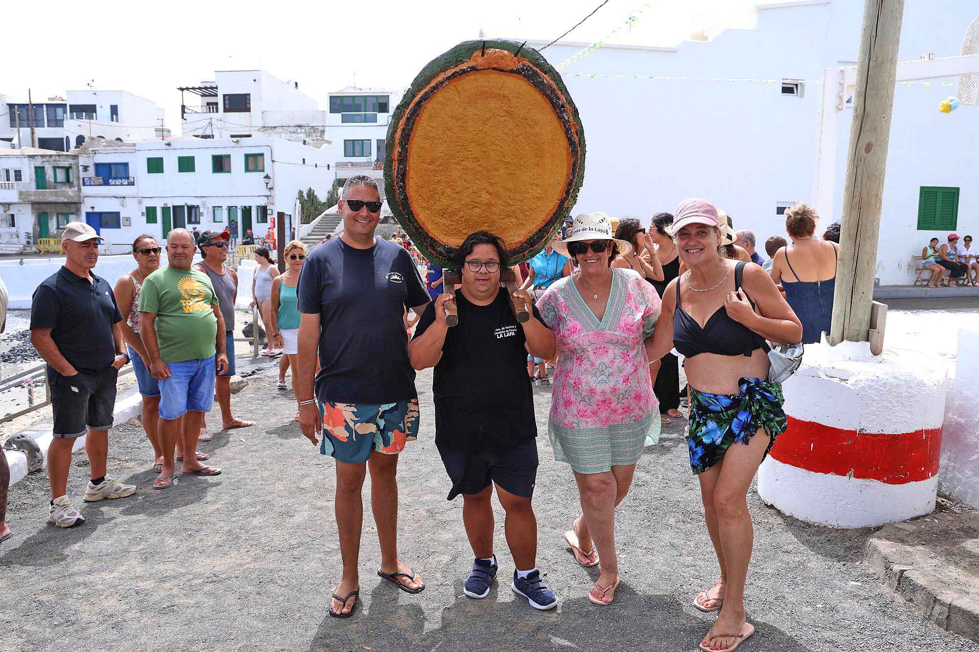 Procesión marítima y fiesta de espuma en La Lapa 2025.
