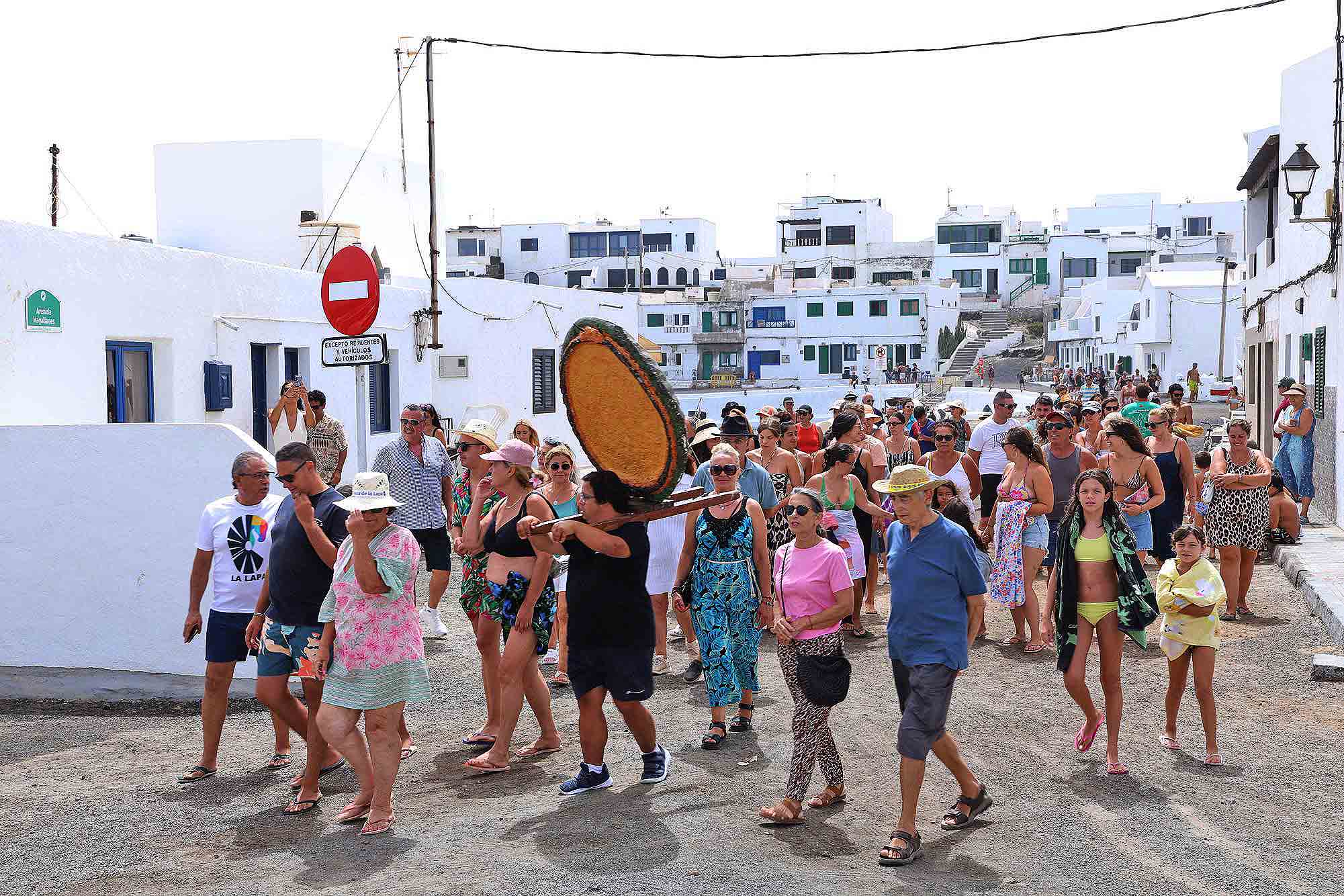 Procesión marítima y fiesta de espuma en La Lapa 2025.