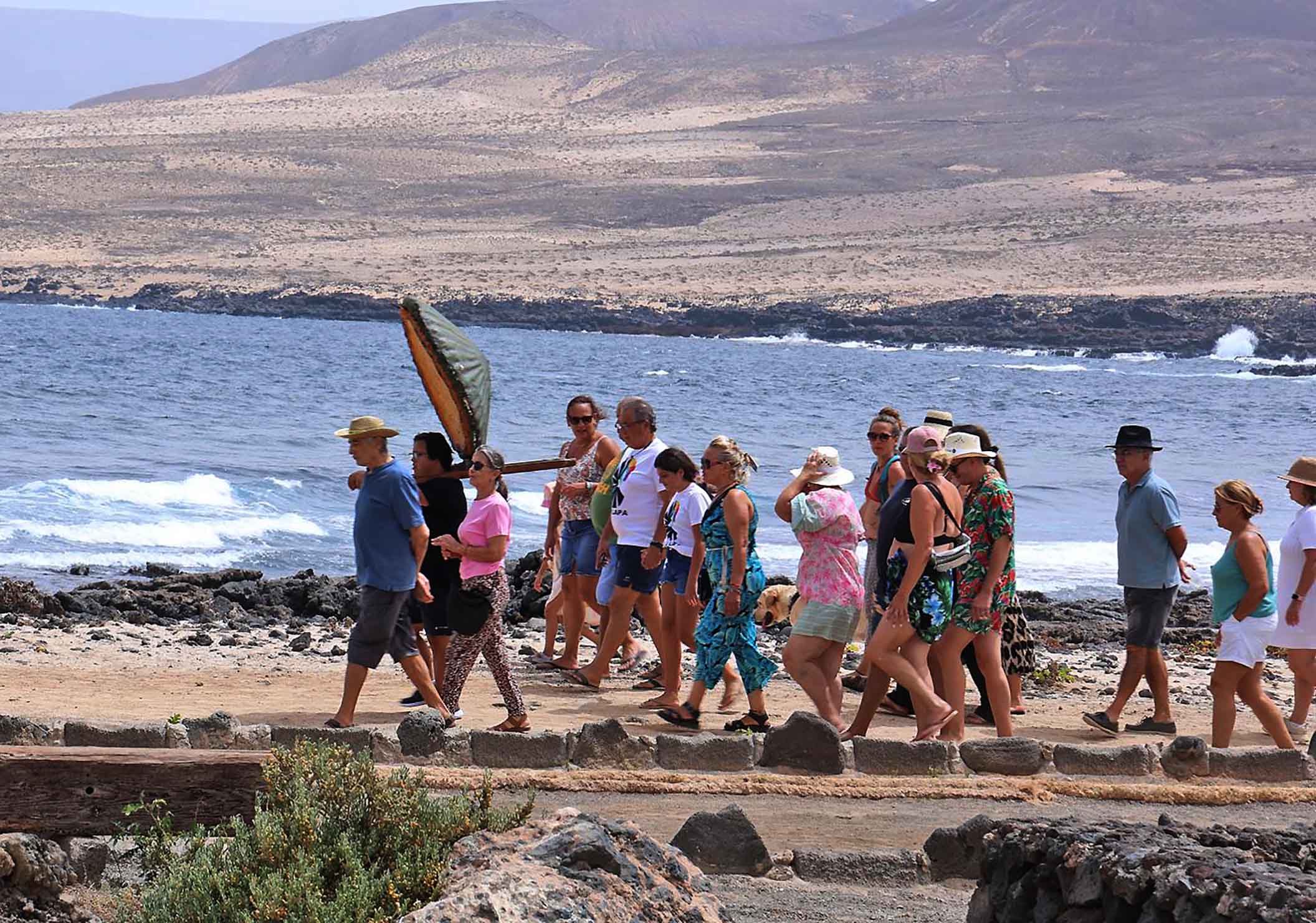 Procesión marítima y fiesta de espuma en La Lapa 2025.