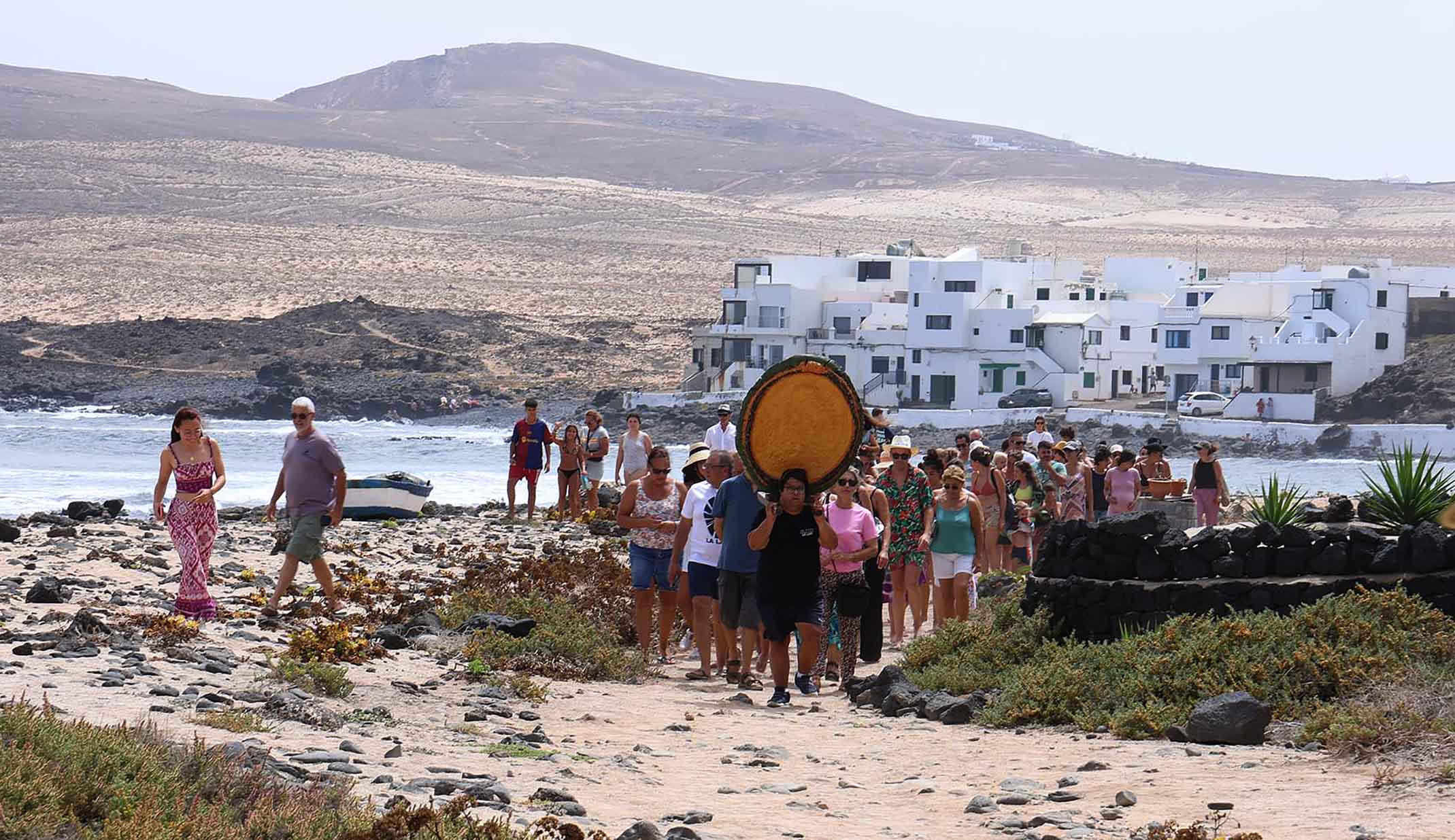 Procesión marítima y fiesta de espuma en La Lapa 2025.