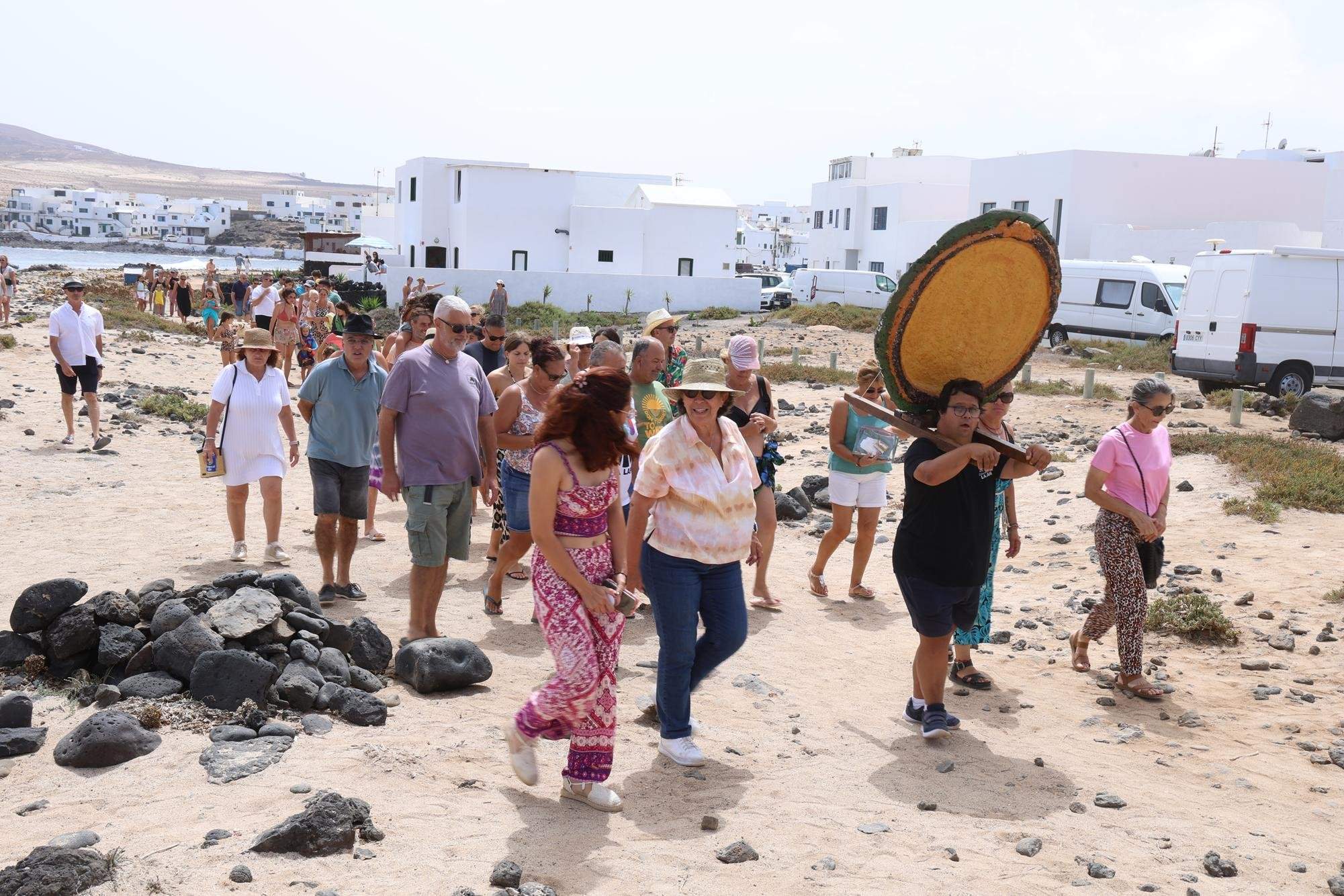 Procesión marítima y fiesta de espuma en La Lapa 2025.