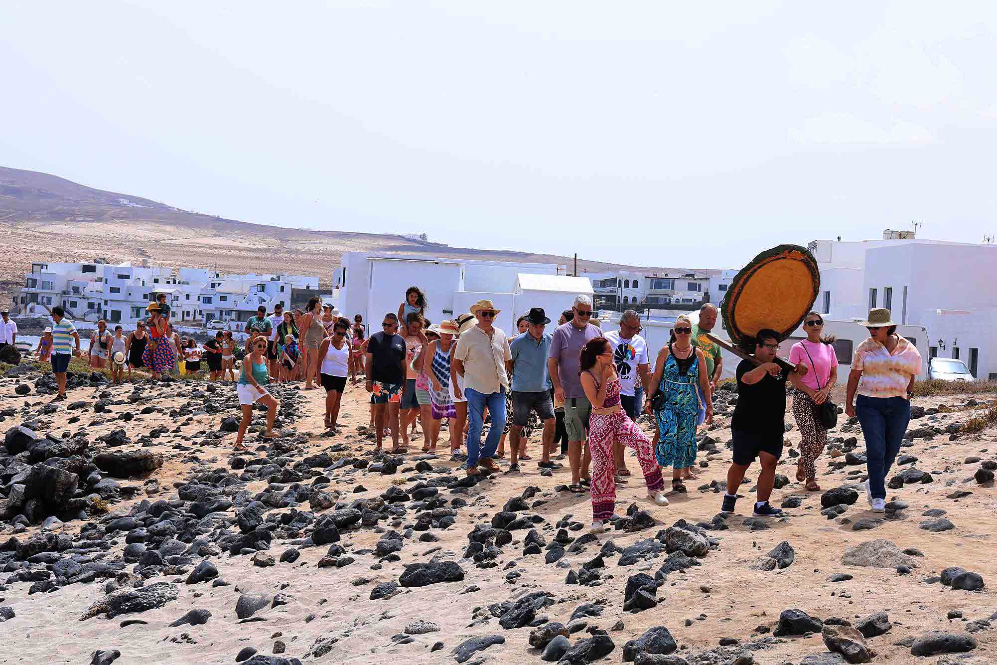 Procesión marítima y fiesta de espuma en La Lapa 2025.