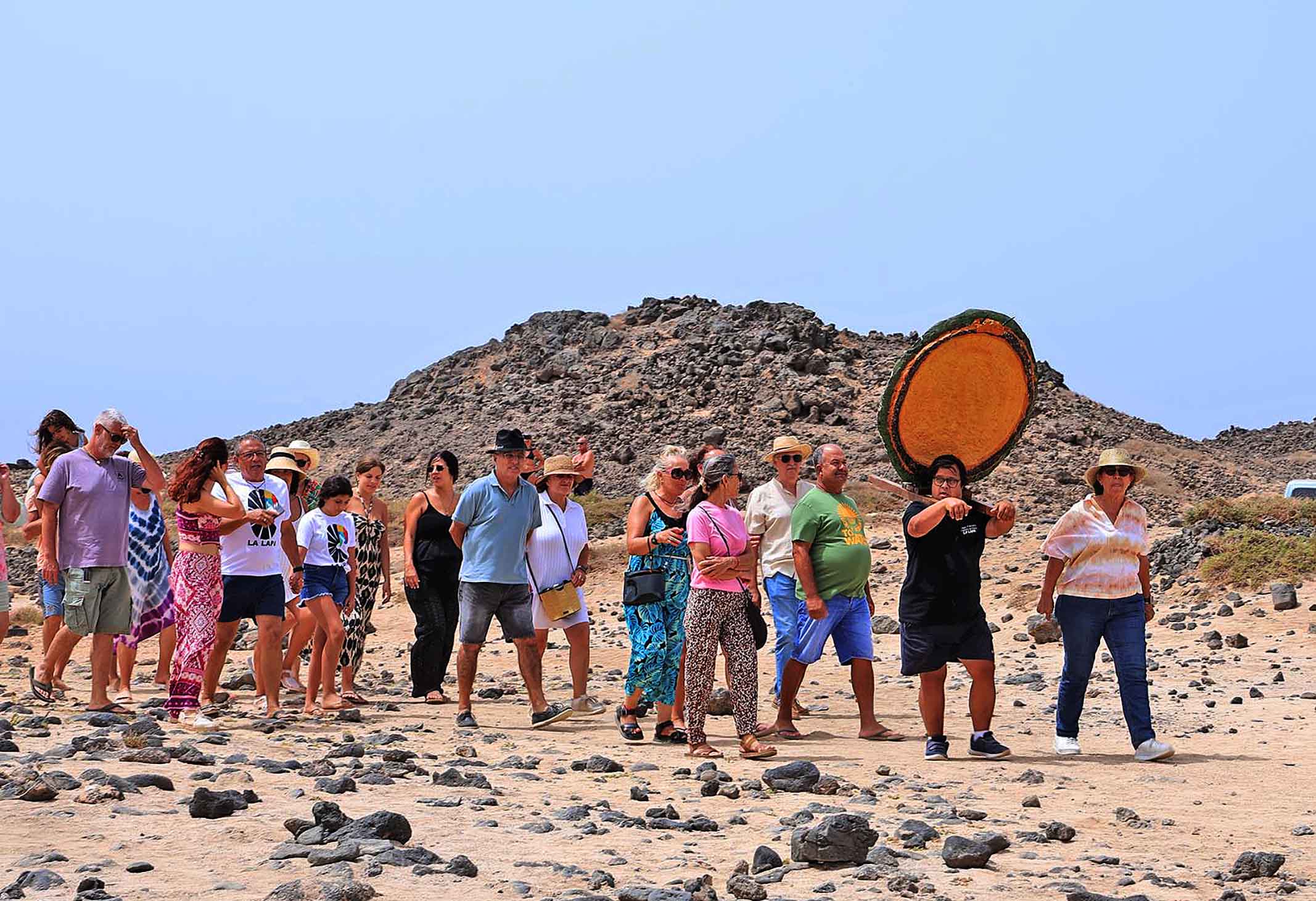 Procesión marítima y fiesta de espuma en La Lapa 2025.