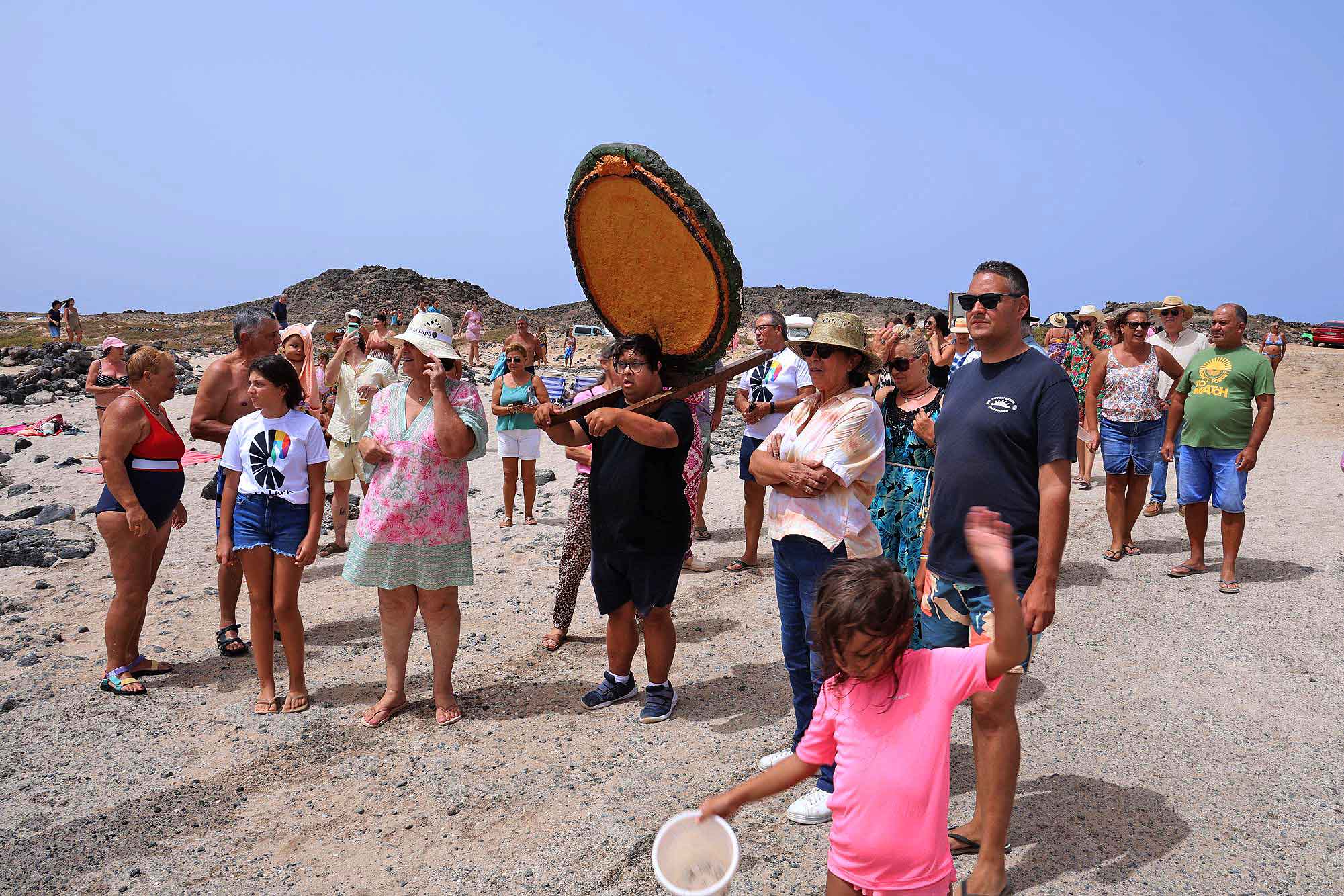 Procesión marítima y fiesta de espuma en La Lapa 2025.