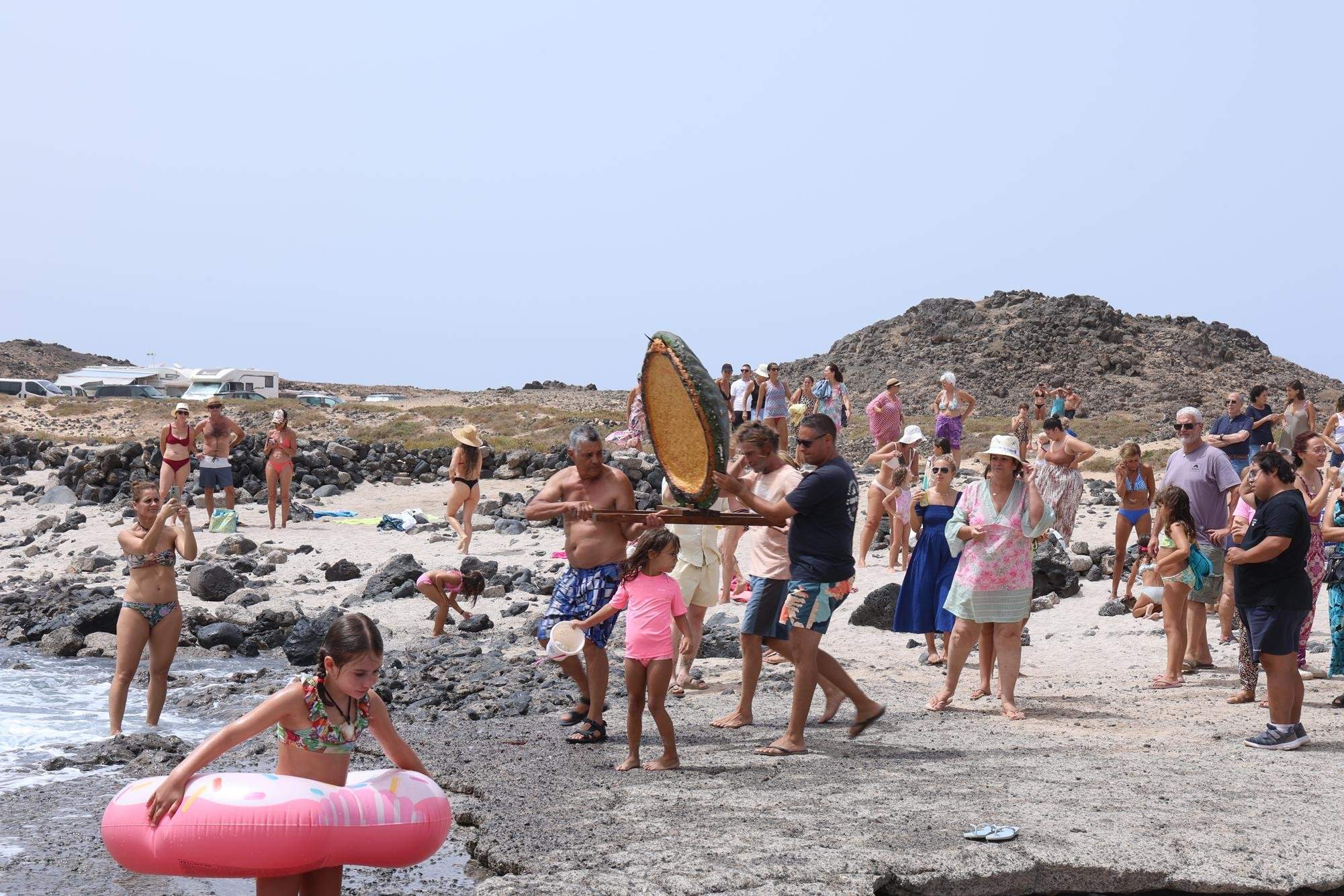 Procesión marítima y fiesta de espuma en La Lapa 2025.