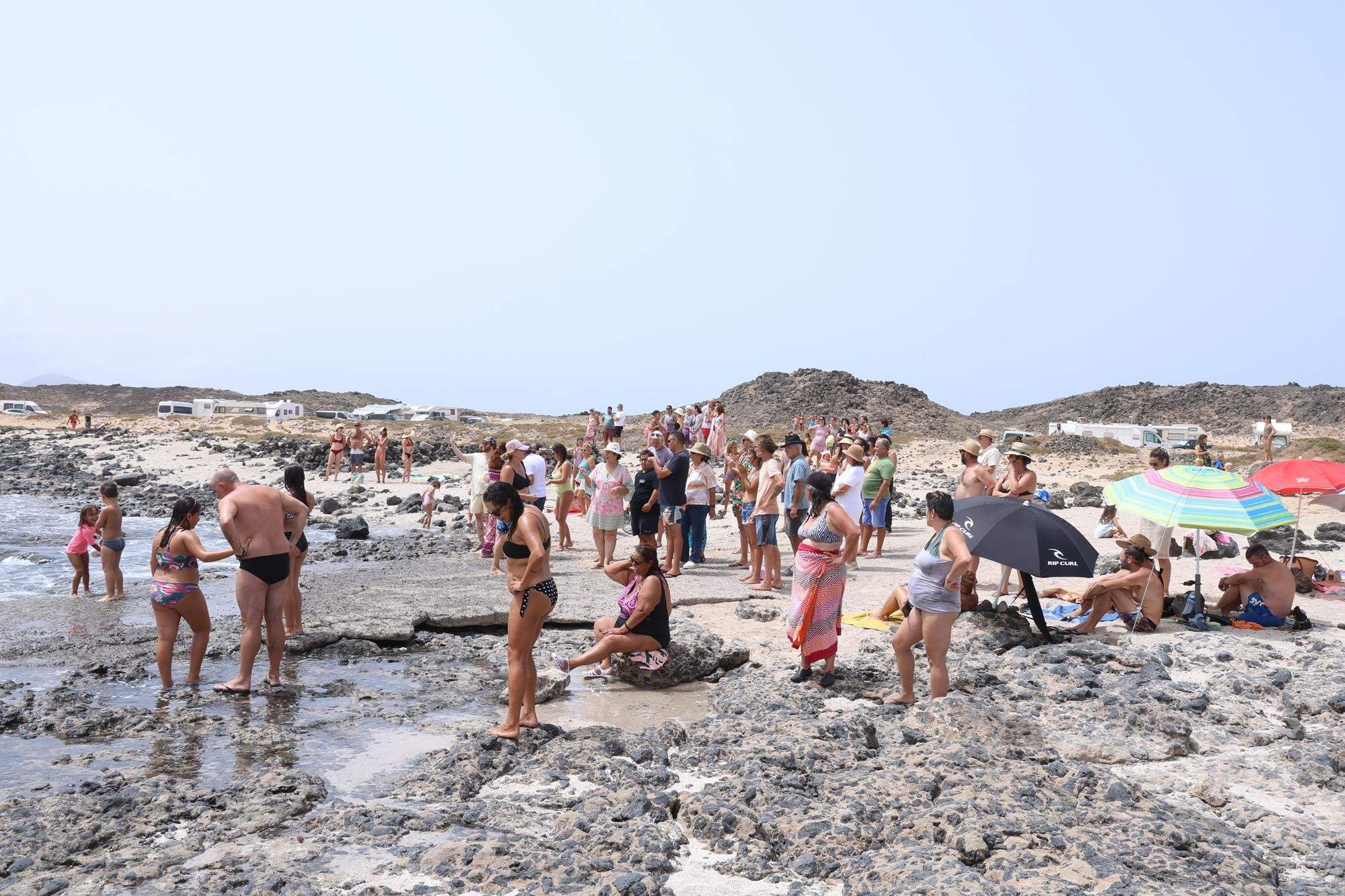 Procesión marítima y fiesta de espuma en La Lapa 2025.