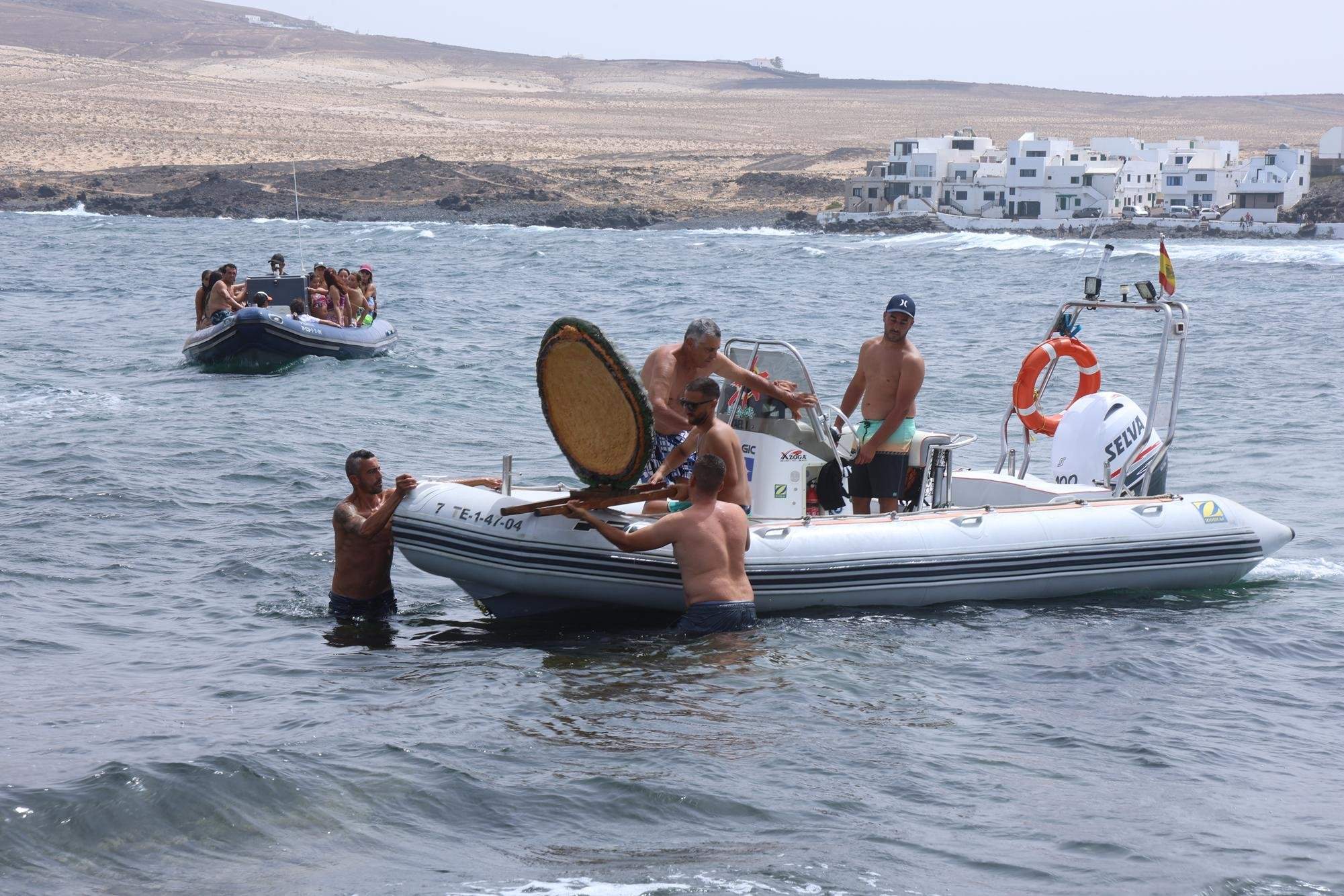 Procesión marítima y fiesta de espuma en La Lapa 2025.
