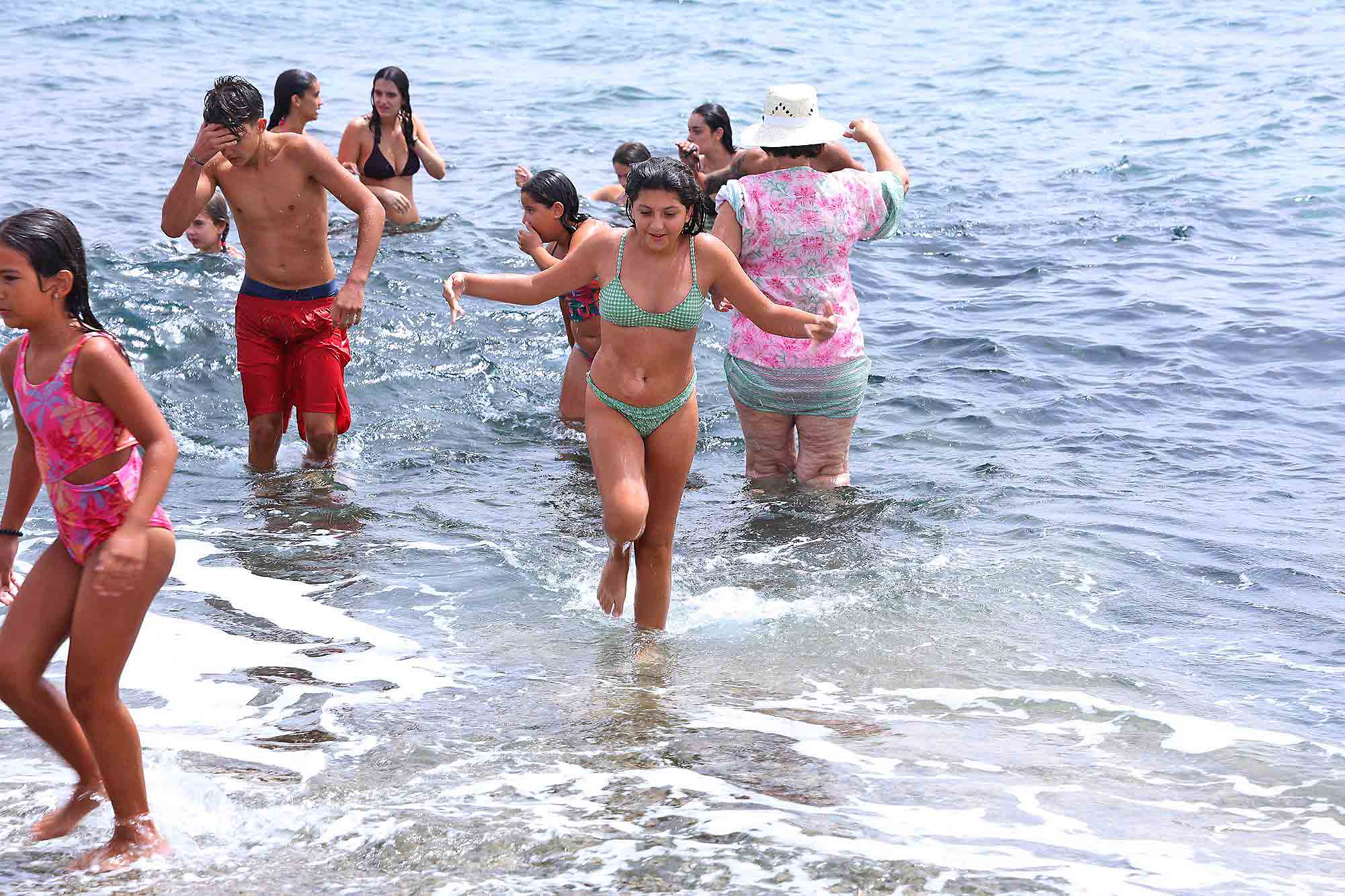 Procesión marítima y fiesta de espuma en La Lapa 2025.