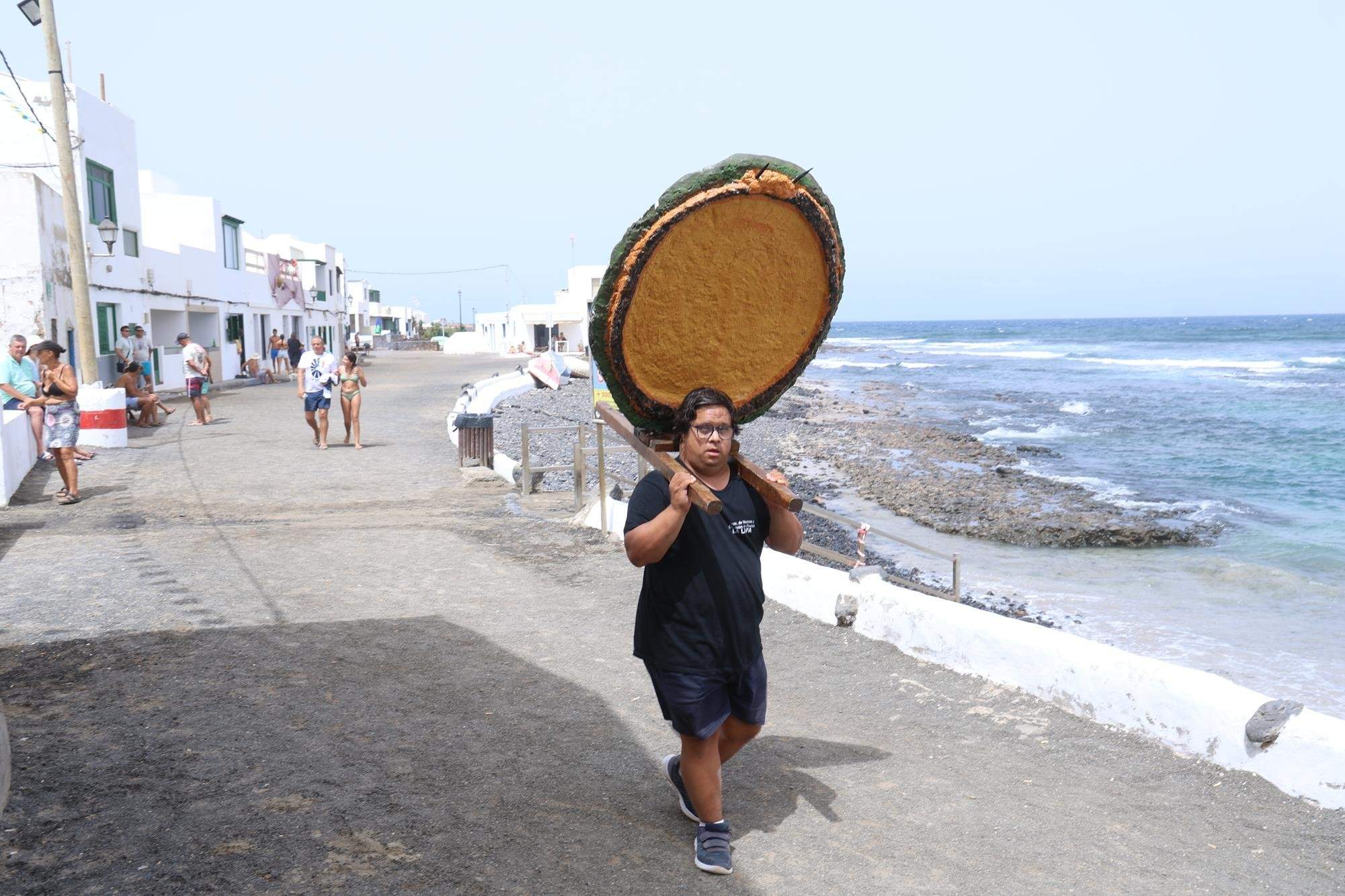 Procesión marítima y fiesta de espuma en La Lapa 2025.