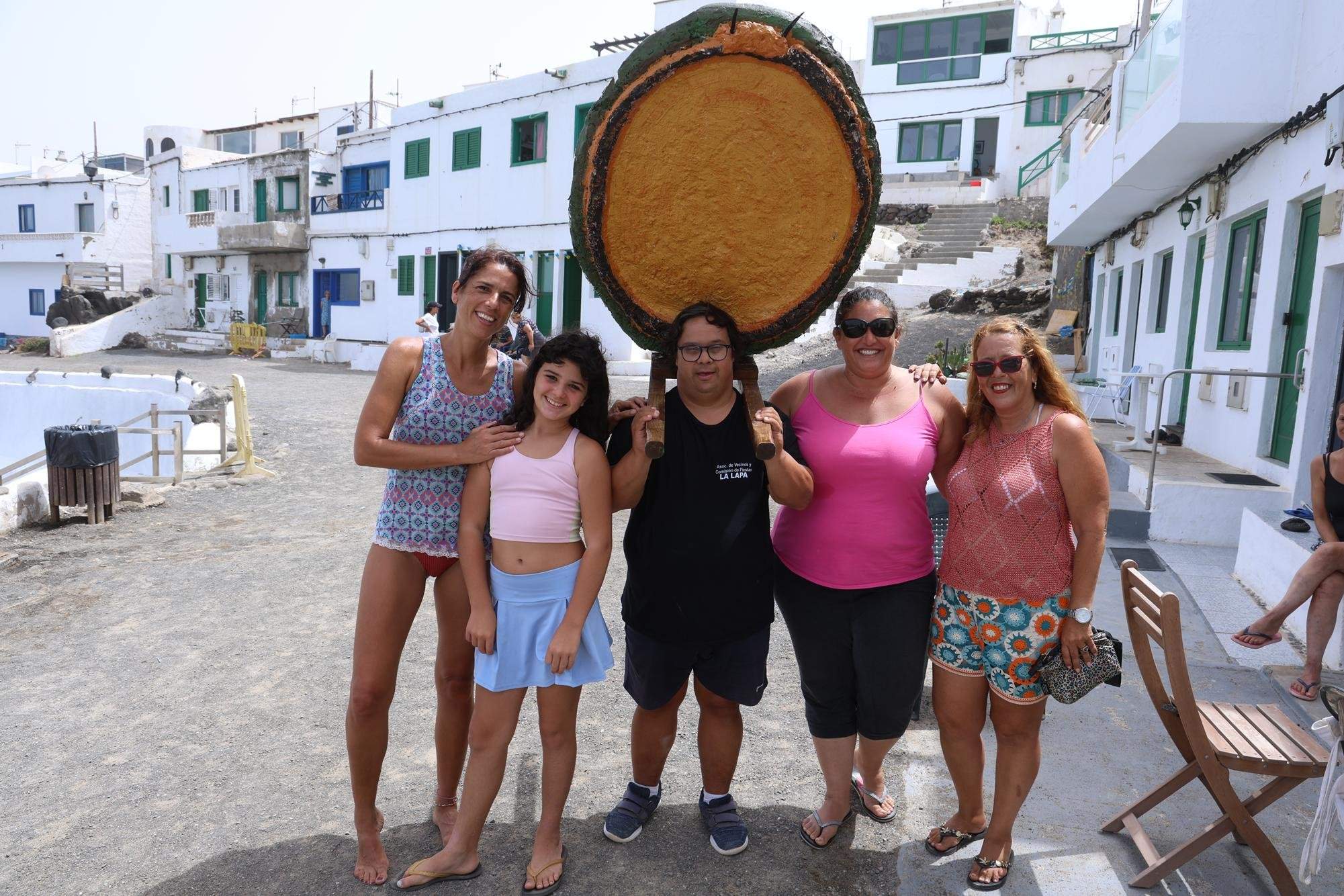 Procesión marítima y fiesta de espuma en La Lapa 2025.