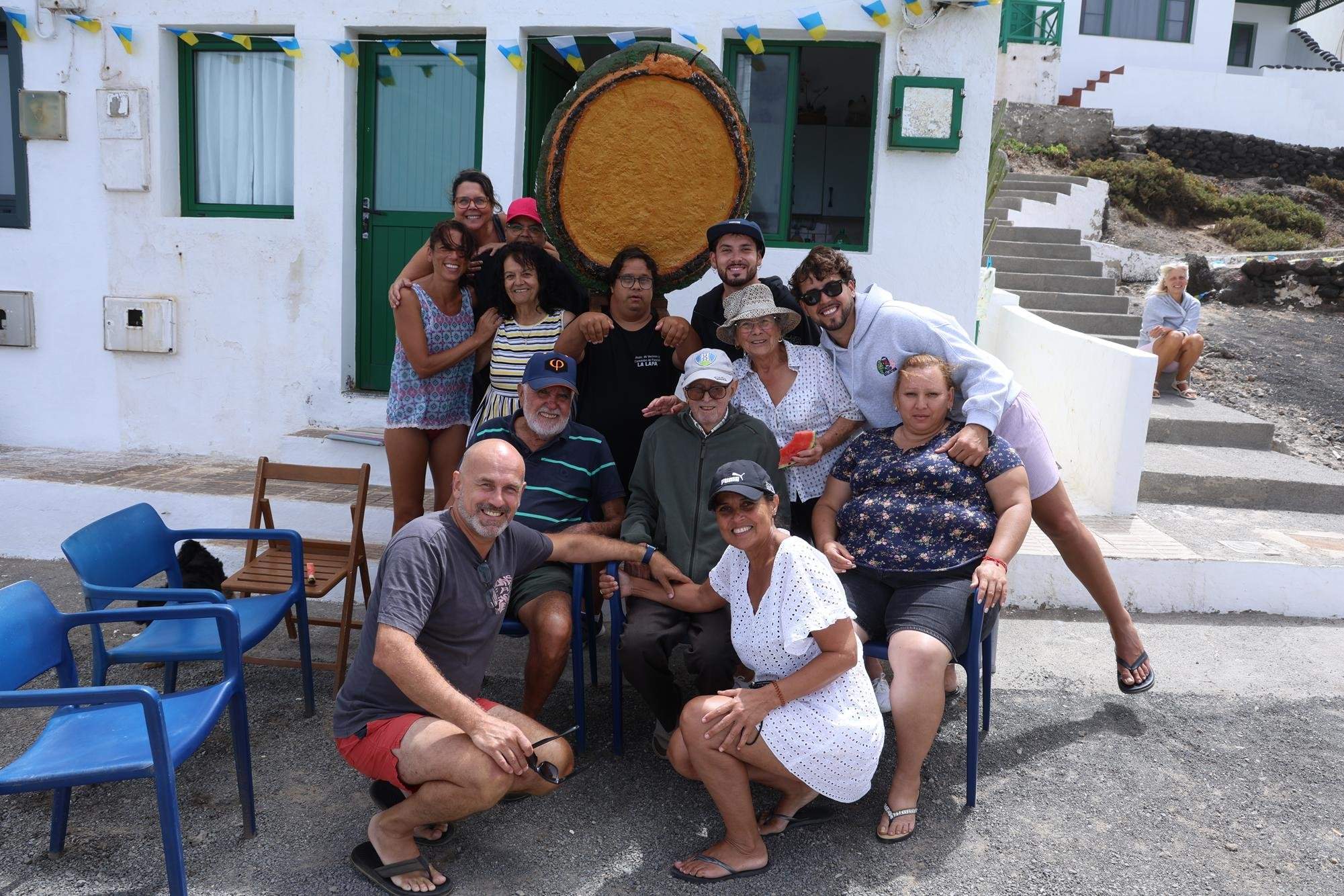 Procesión marítima y fiesta de espuma en La Lapa 2025.
