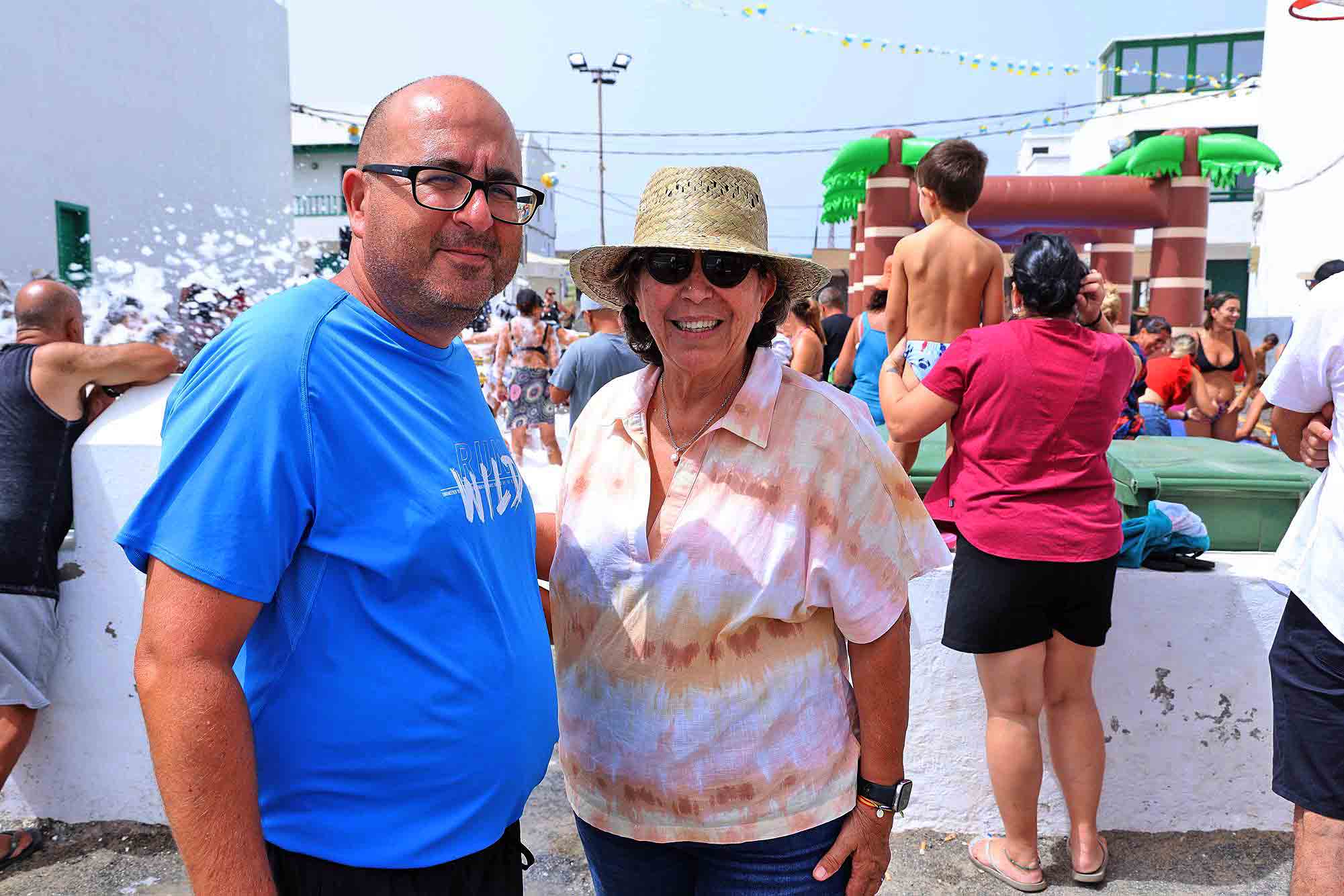 Procesión marítima y fiesta de espuma en La Lapa 2025.
