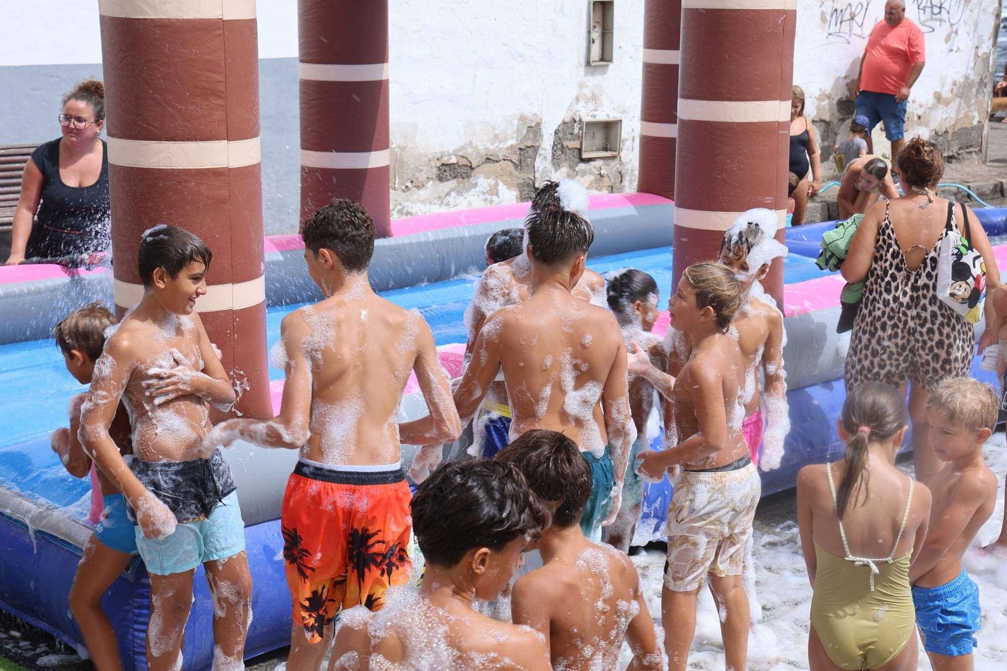 Procesión marítima y fiesta de espuma en La Lapa 2025.