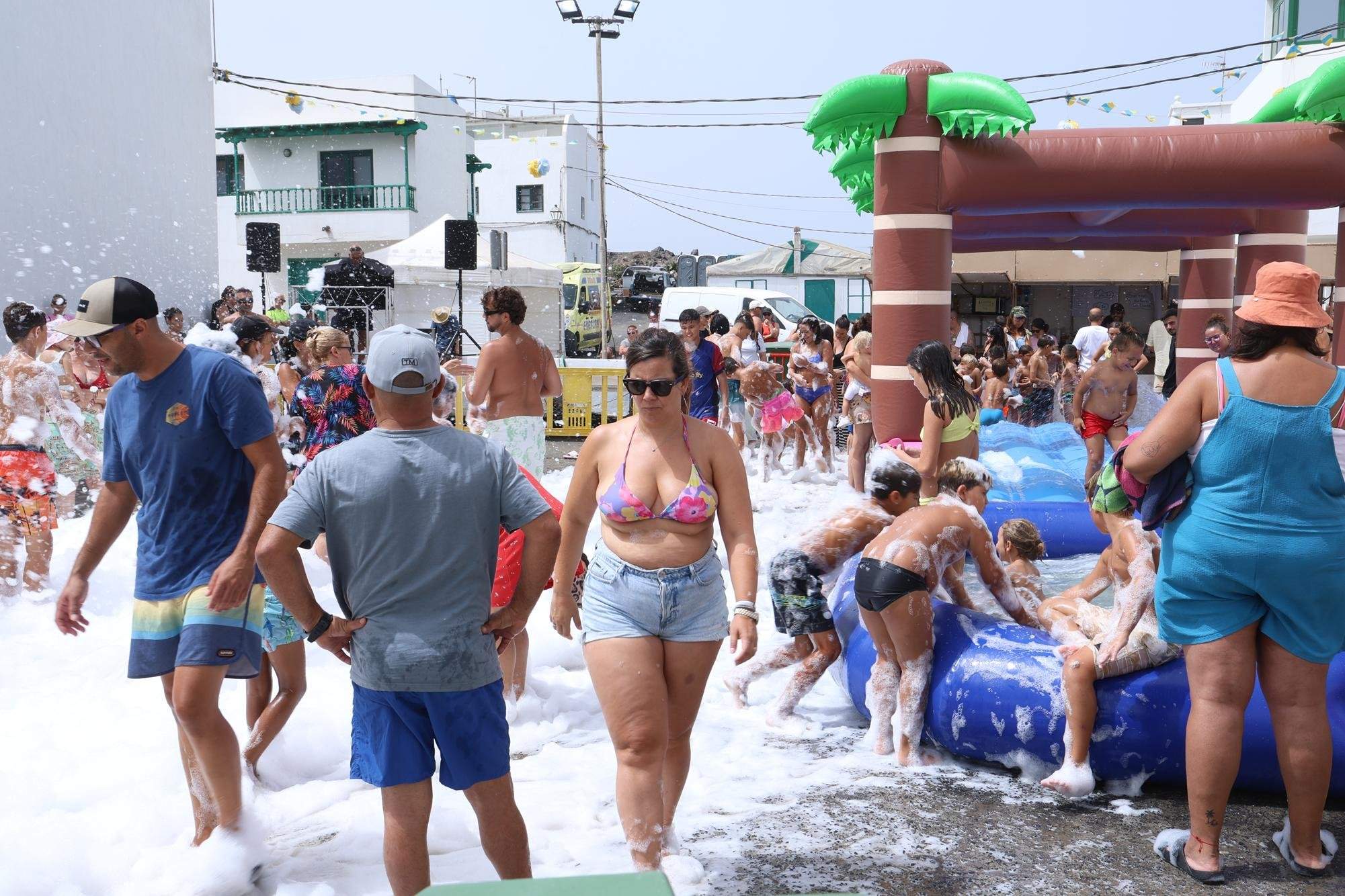 Procesión marítima y fiesta de espuma en La Lapa 2025.