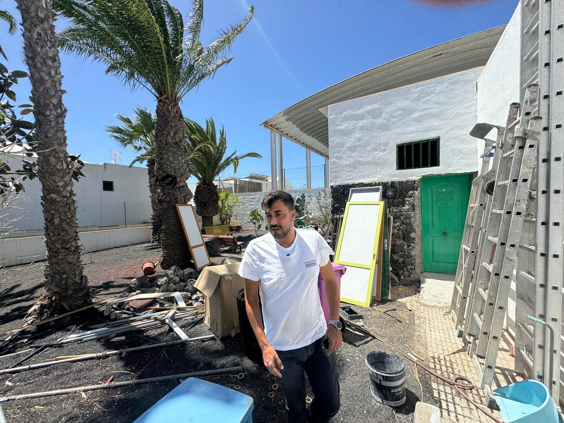 David Rocío en uno de los colegios del municipio