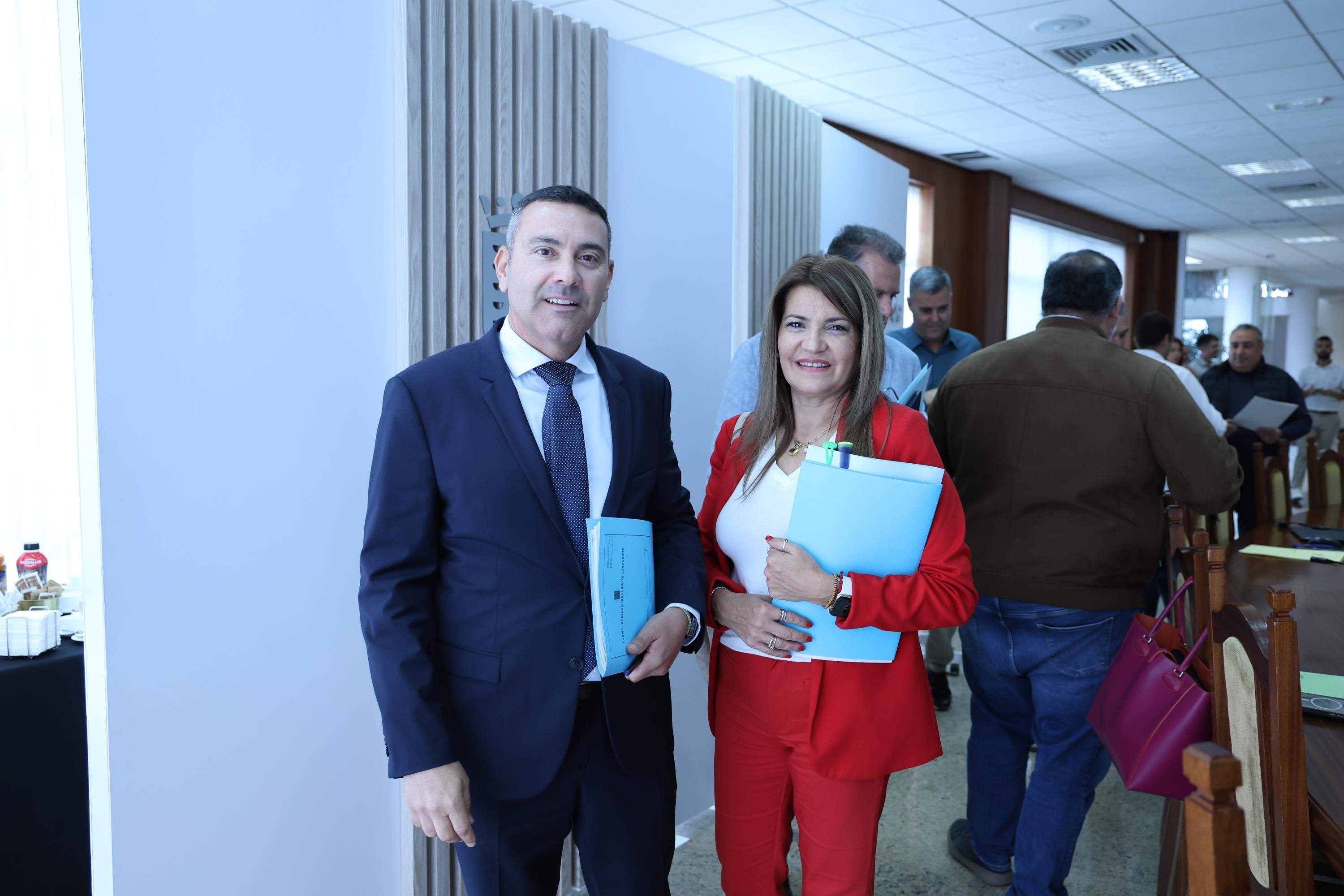 El presidente y la vicepresidenta del Cabildo, Oswaldo Betancort y María Jesús Tovar