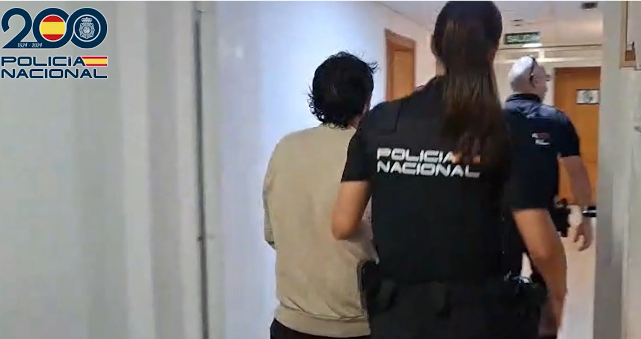 Detenidos por tener 20 kilos en una autocaravana en el aparcamiento de un colegio en Costa Teguise 