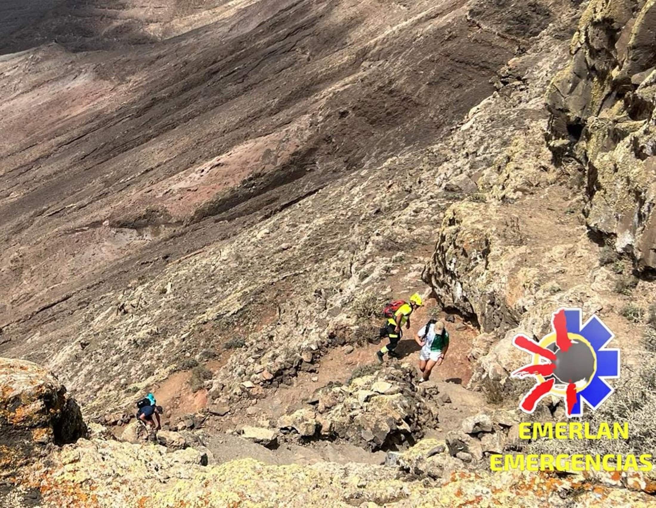 Voluntarios de Emerlan durante el rescate