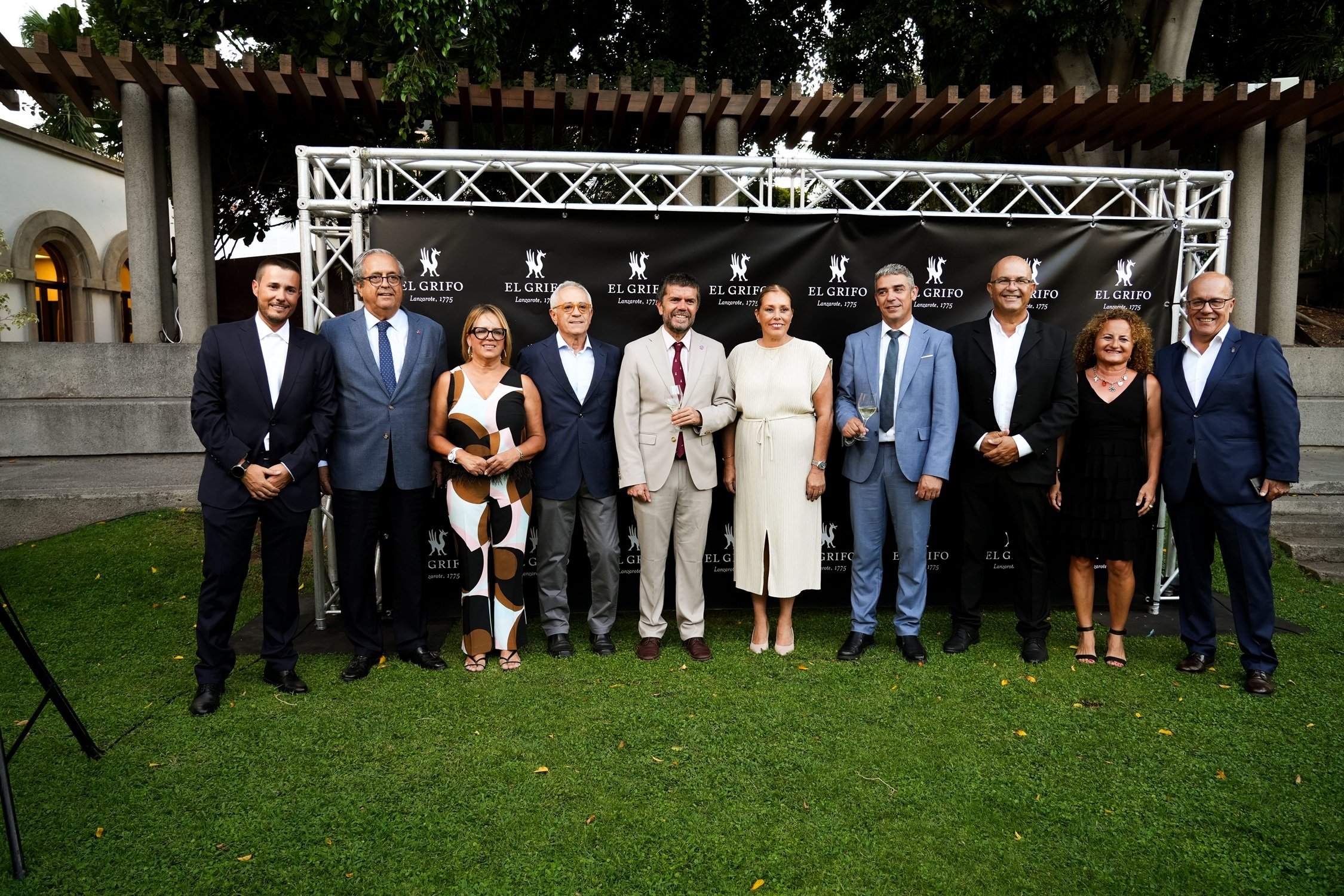 Foto de familia durante el evento. Vino de Lanzarote.