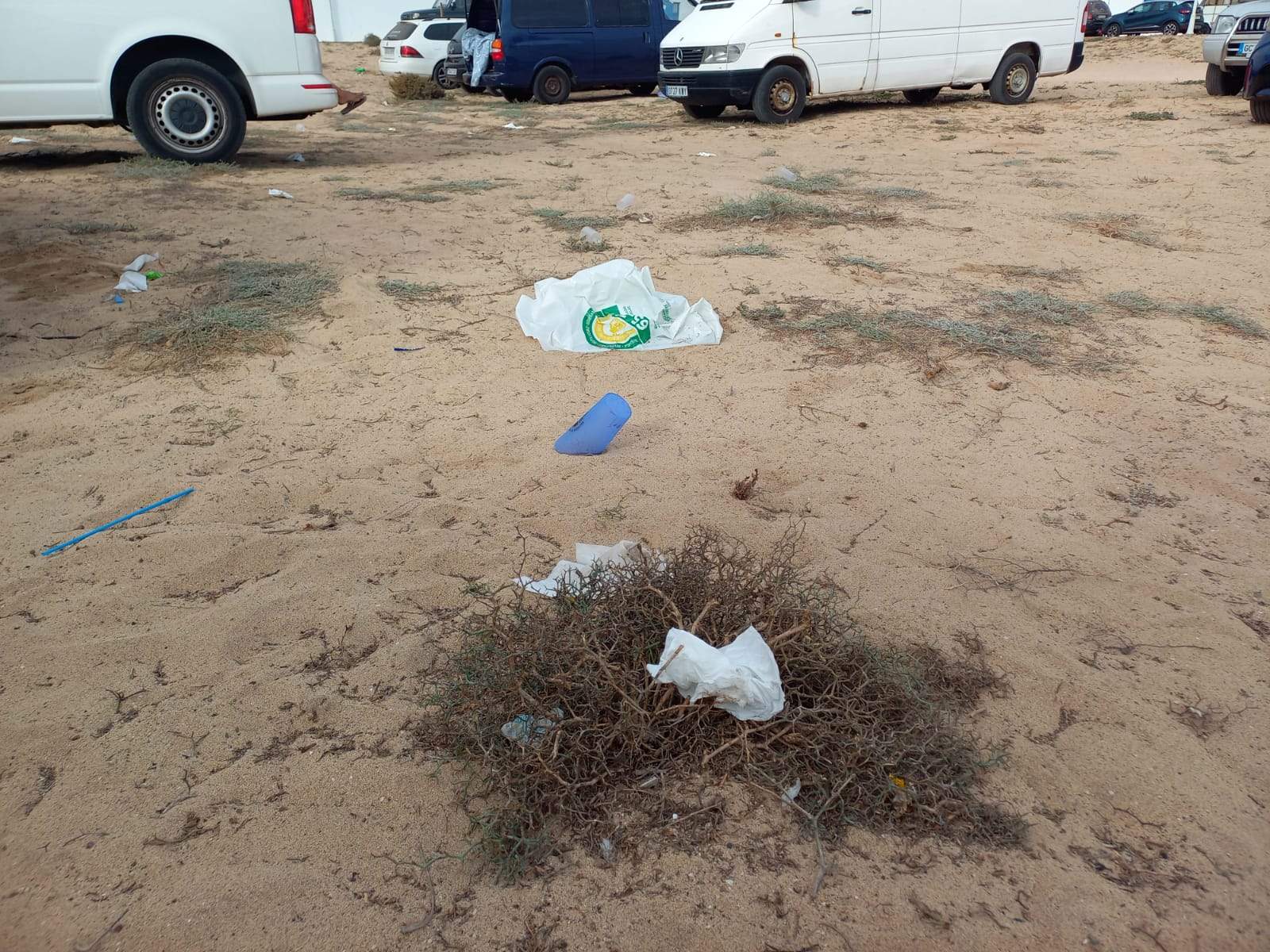 Residuos tras las fiestas locales de Lanzarote. Foto: Papacría. Residuos tras las fiestas locales de Lanzarote. Foto: Papacría.