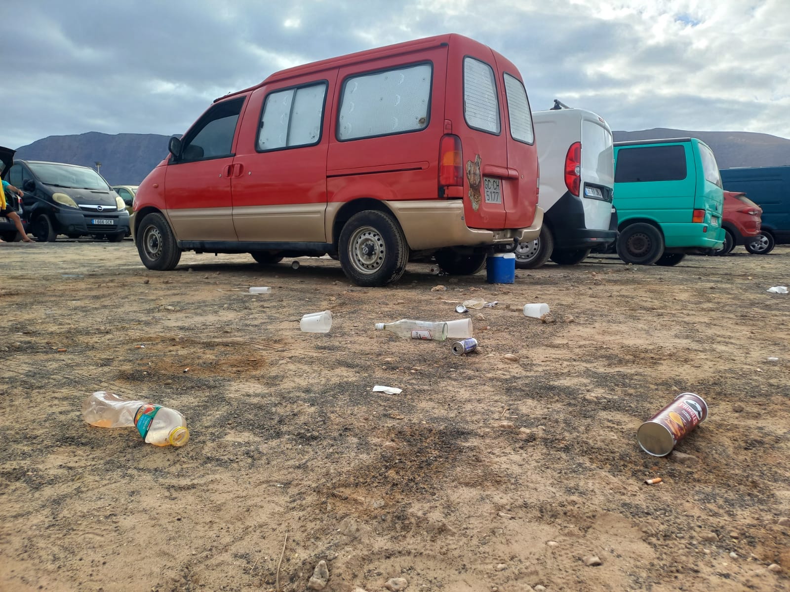 Residuos tras las fiestas locales de Lanzarote. Foto: Papacría. Residuos tras las fiestas locales de Lanzarote. Foto: Papacría.