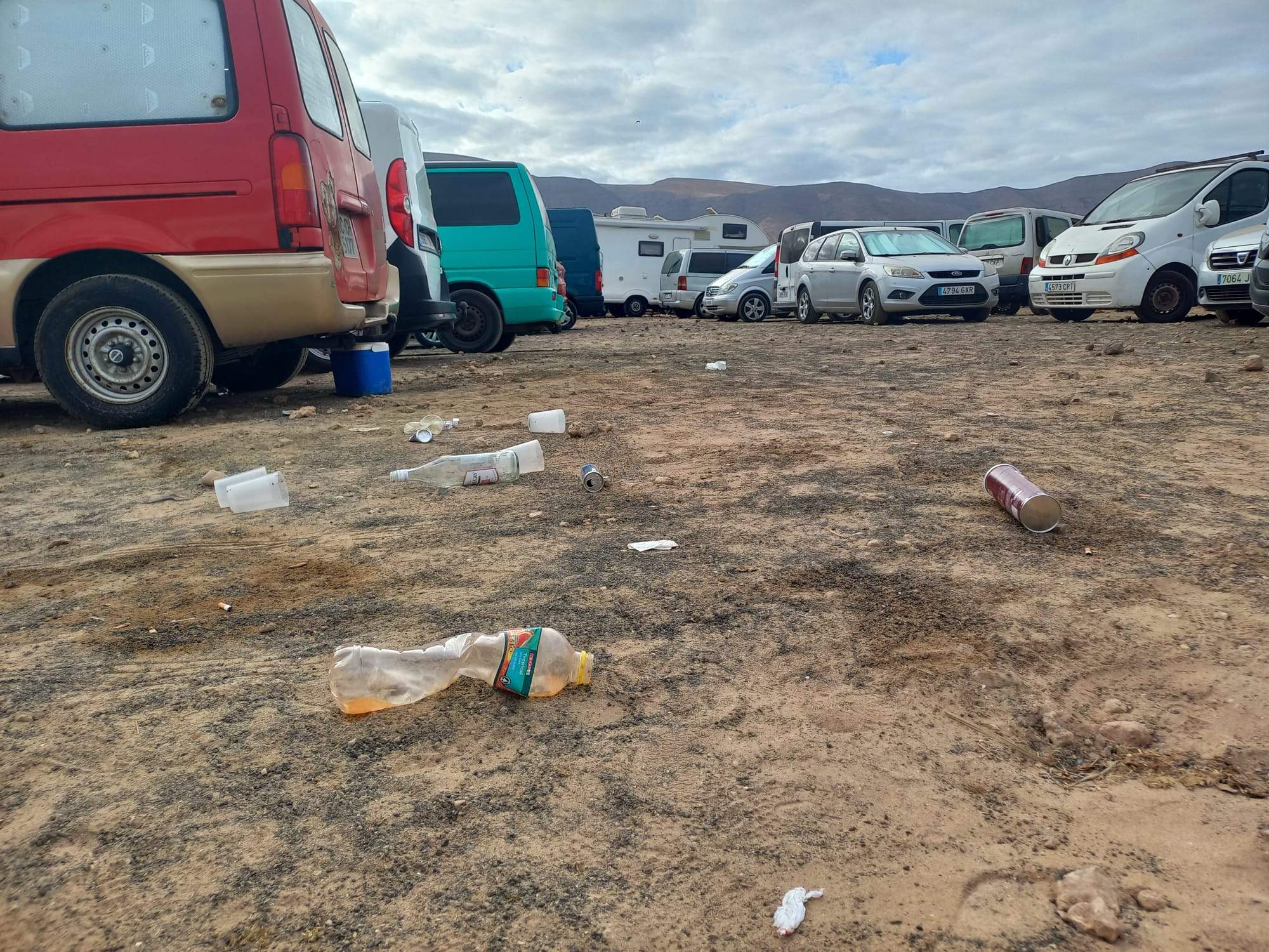 Residuos tras las fiestas locales de Lanzarote. Foto: Papacría. Residuos tras las fiestas locales de Lanzarote. Foto: Papacría.