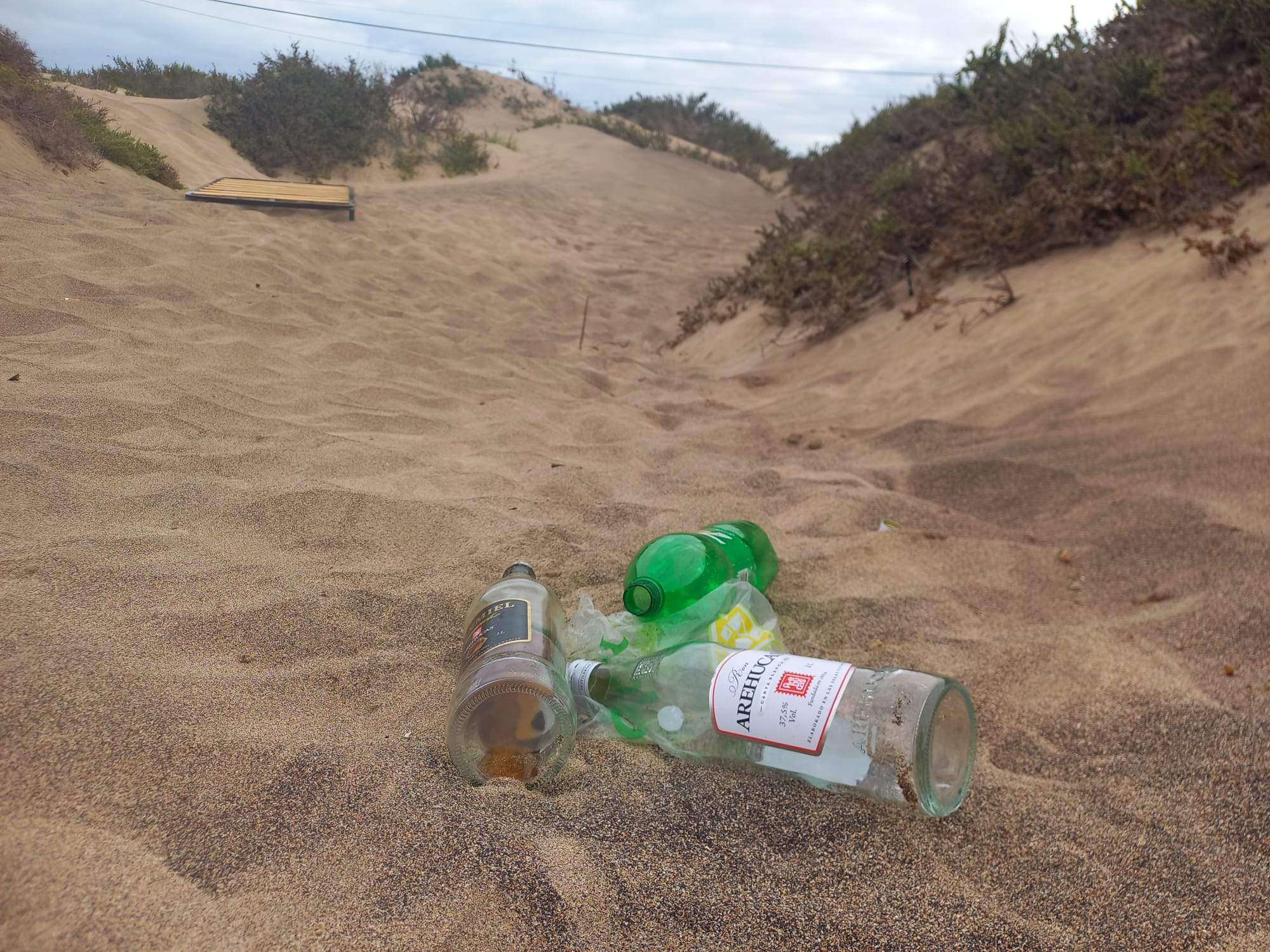 Residuos tras las fiestas locales de Lanzarote. Foto: Papacría. Residuos tras las fiestas locales de Lanzarote. Foto: Papacría.