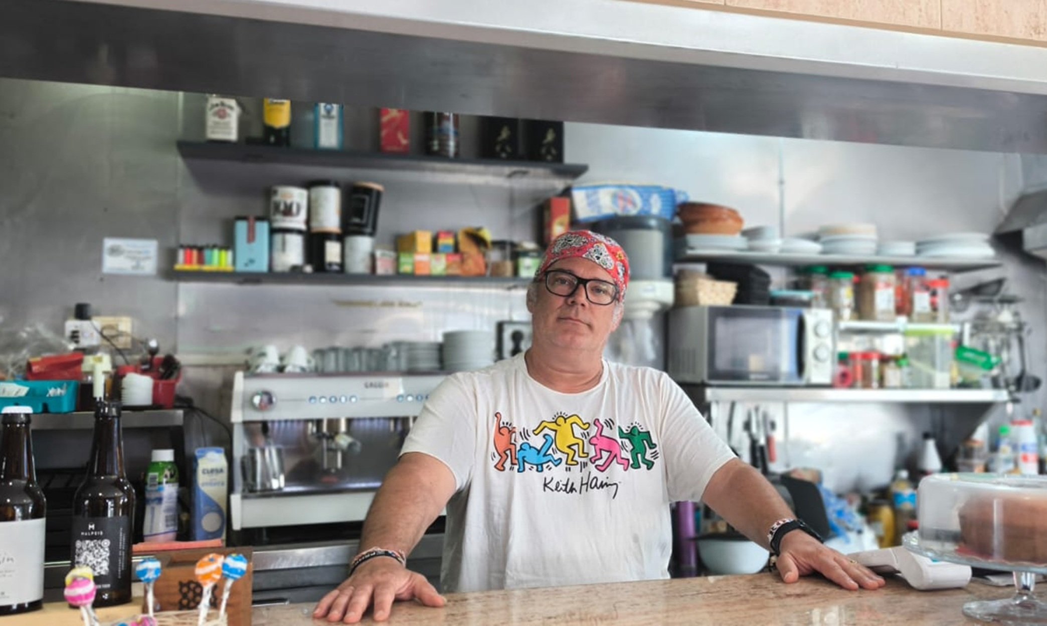 Robert Kudler en El Salsero, su bar en Arrecife