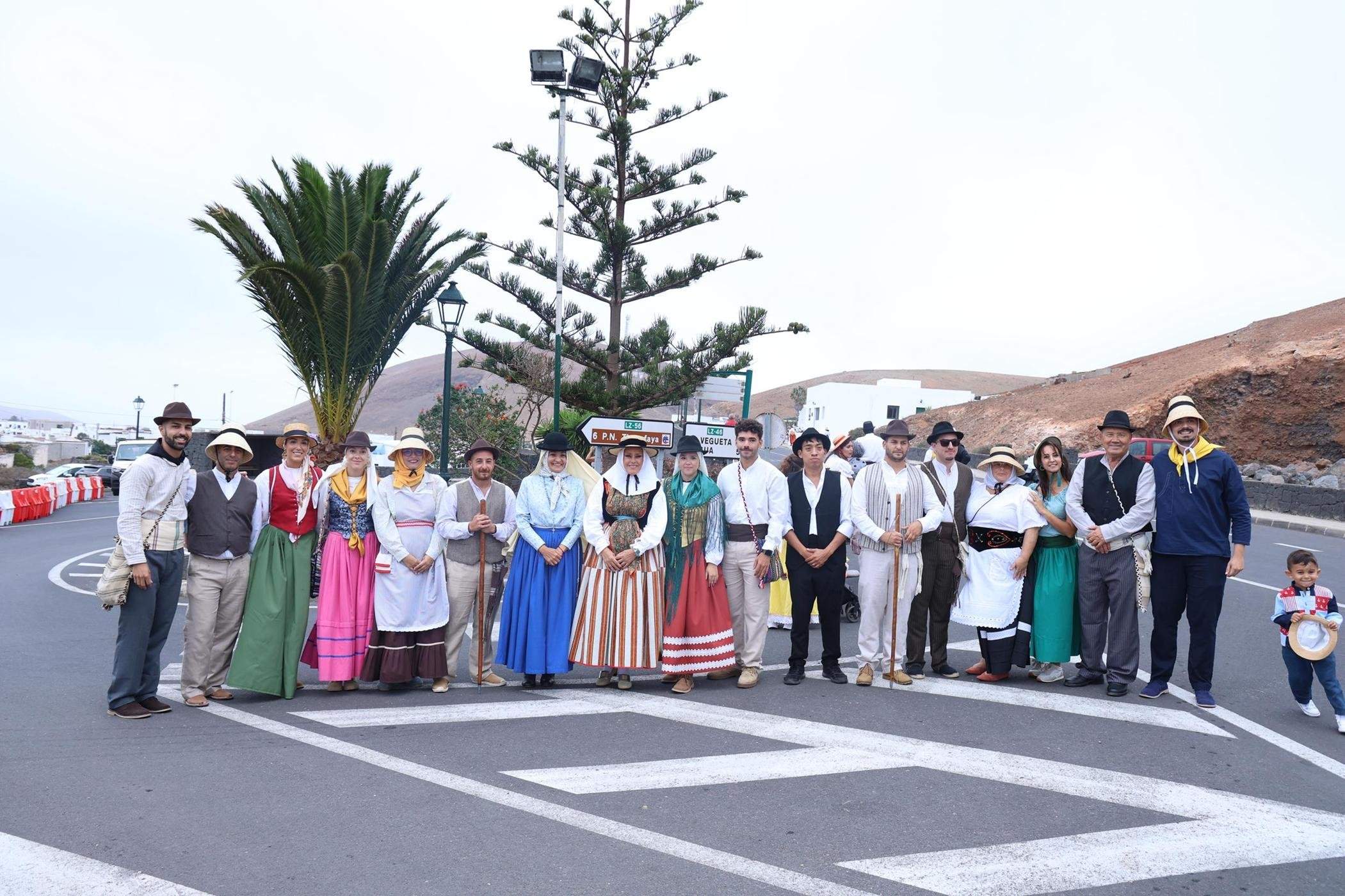 Ofrendas a la Virgen de Los Dolores.