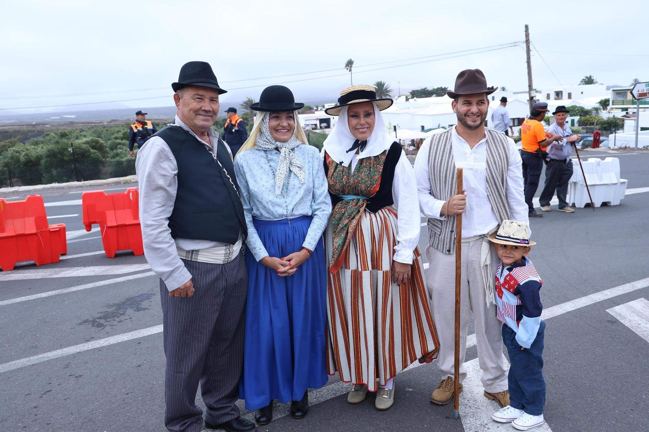 Ofrendas a la Virgen de Los Dolores.