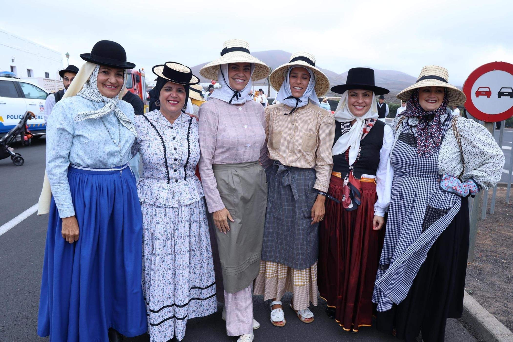 Ofrendas a la Virgen de Los Dolores.