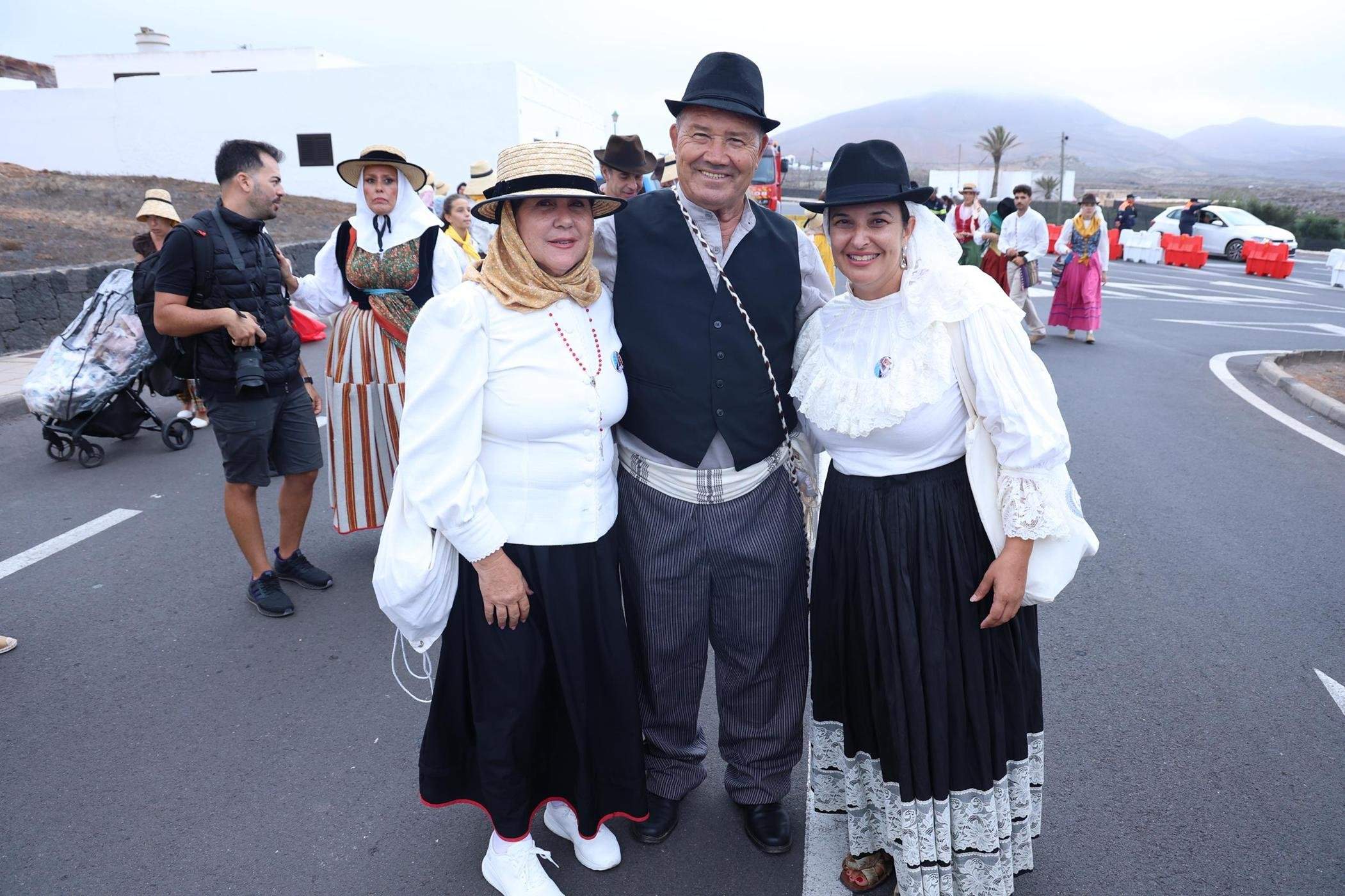 Ofrendas a la Virgen de Los Dolores.