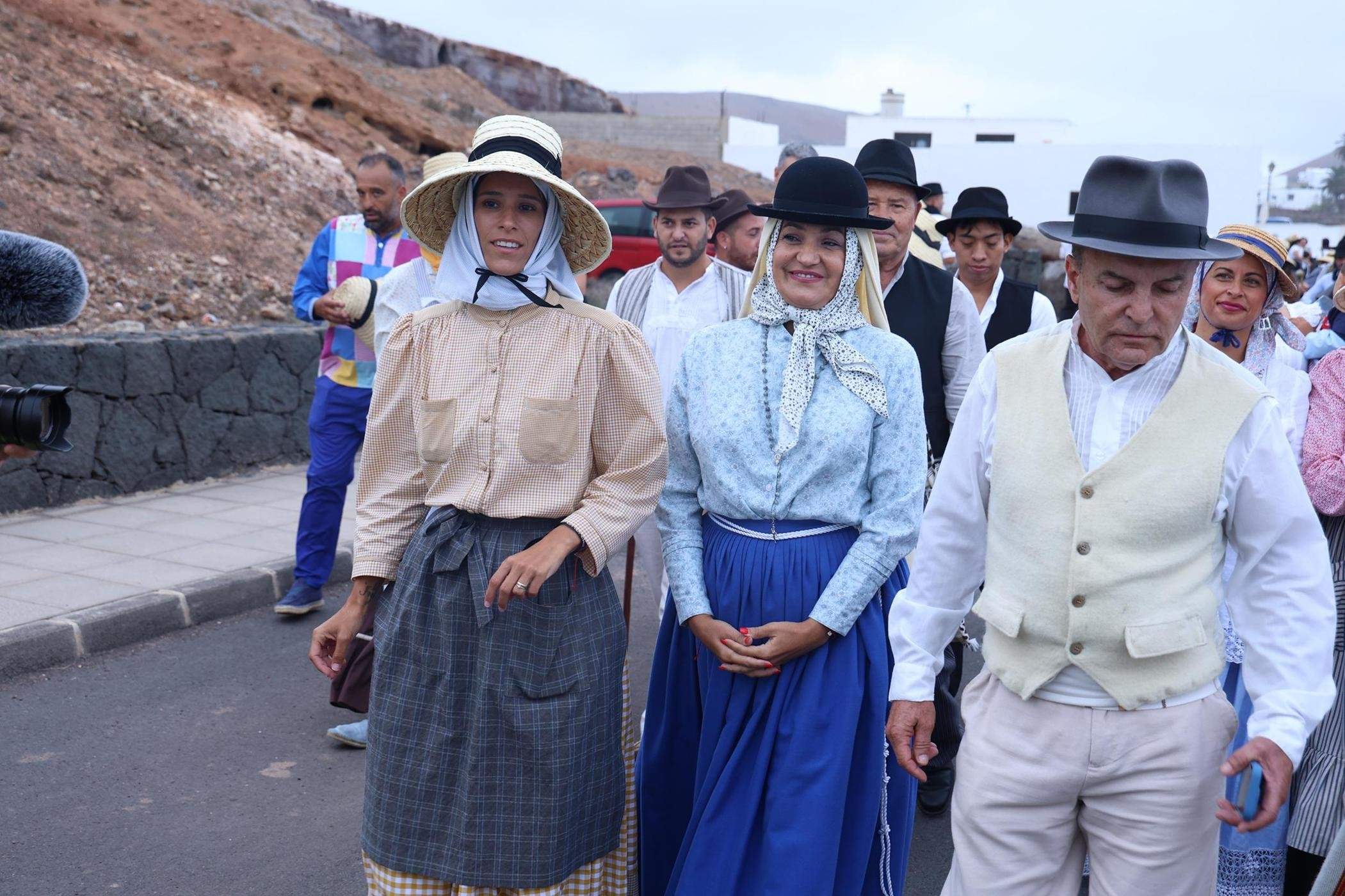 Ofrendas a la Virgen de Los Dolores.