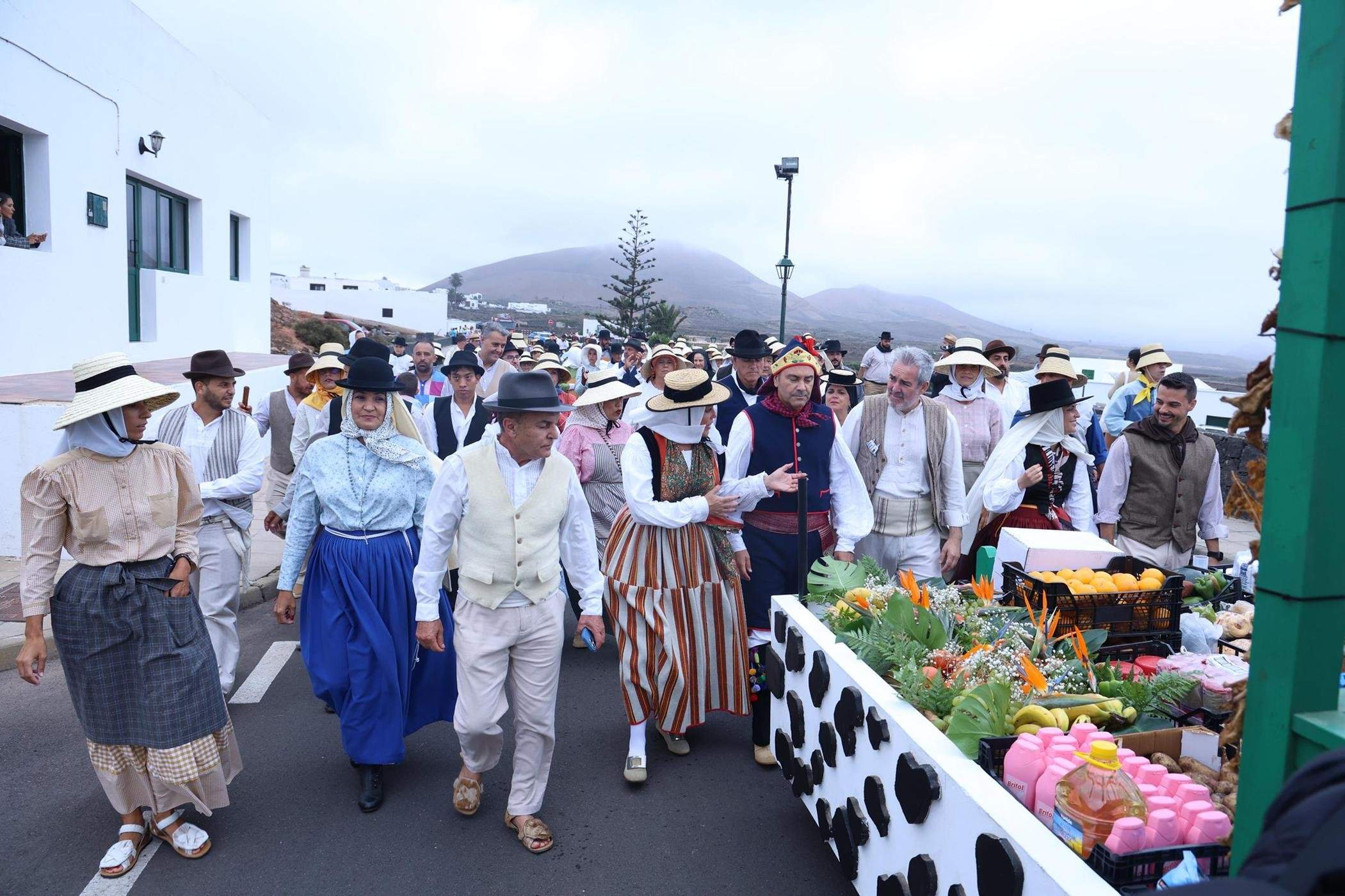 Ofrendas a la Virgen de Los Dolores.