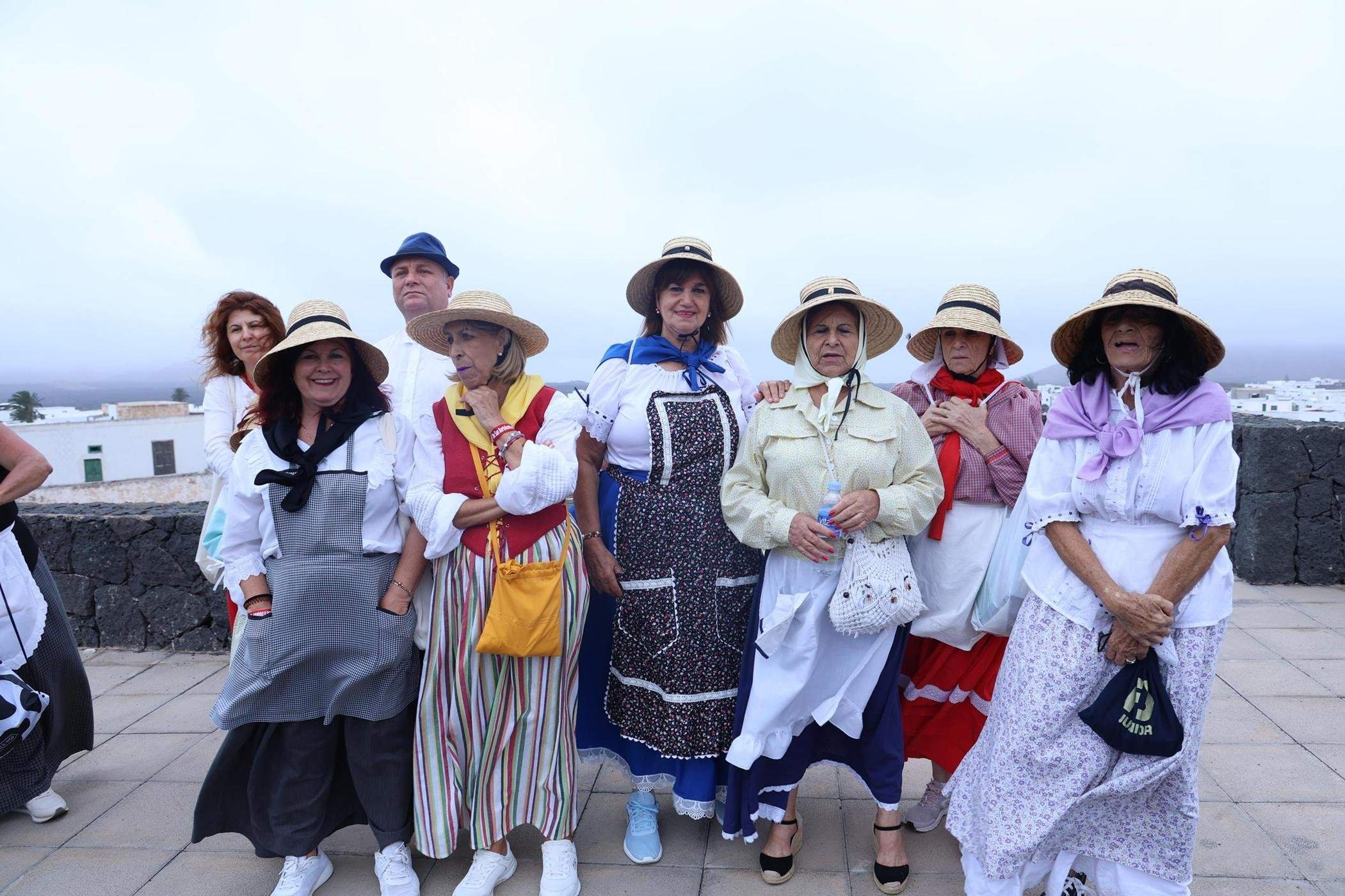 Ofrendas a la Virgen de Los Dolores.